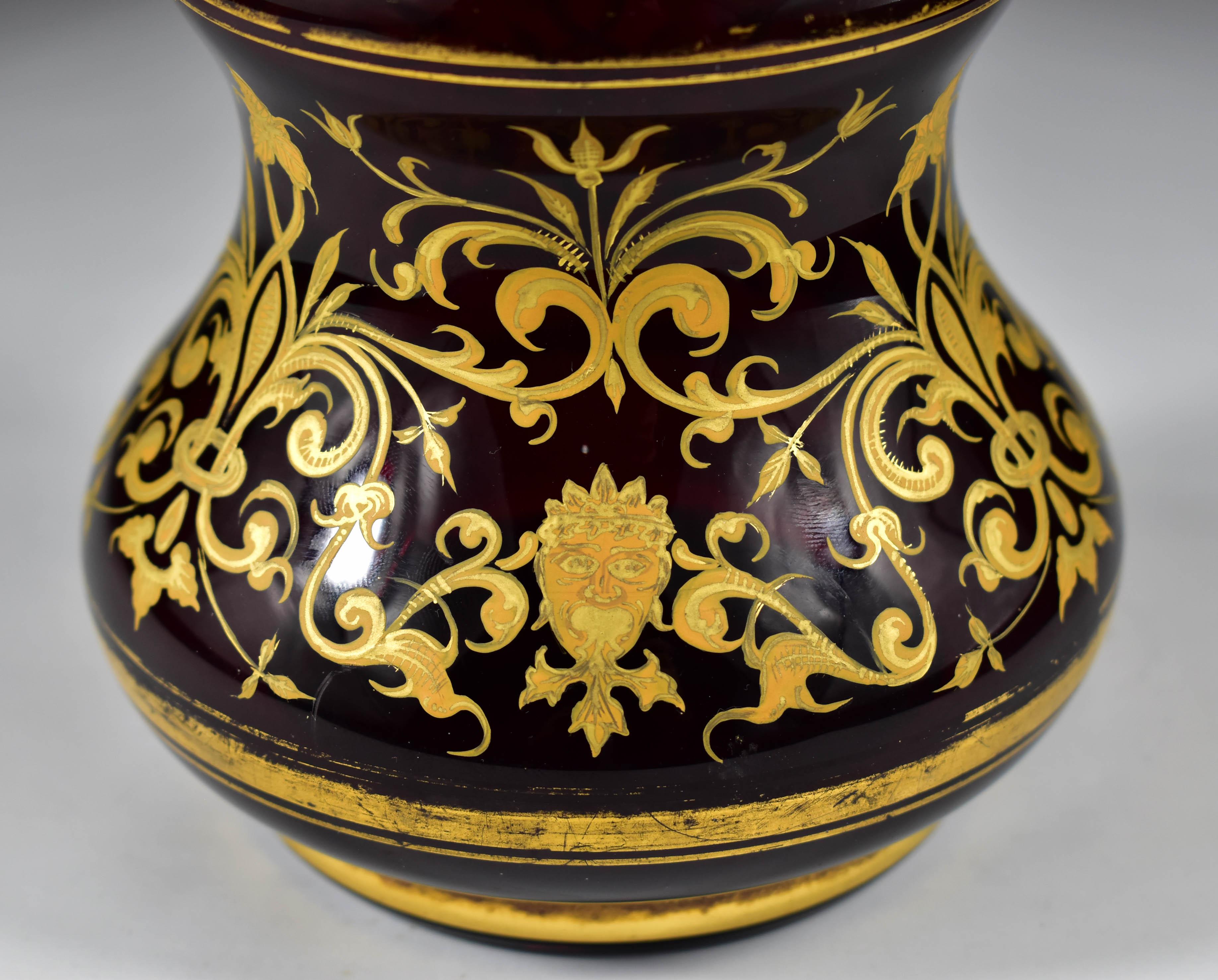 Antiguo Decantador de Vidrio Rubí - Pintado Dorado Siglo XIX en venta 8