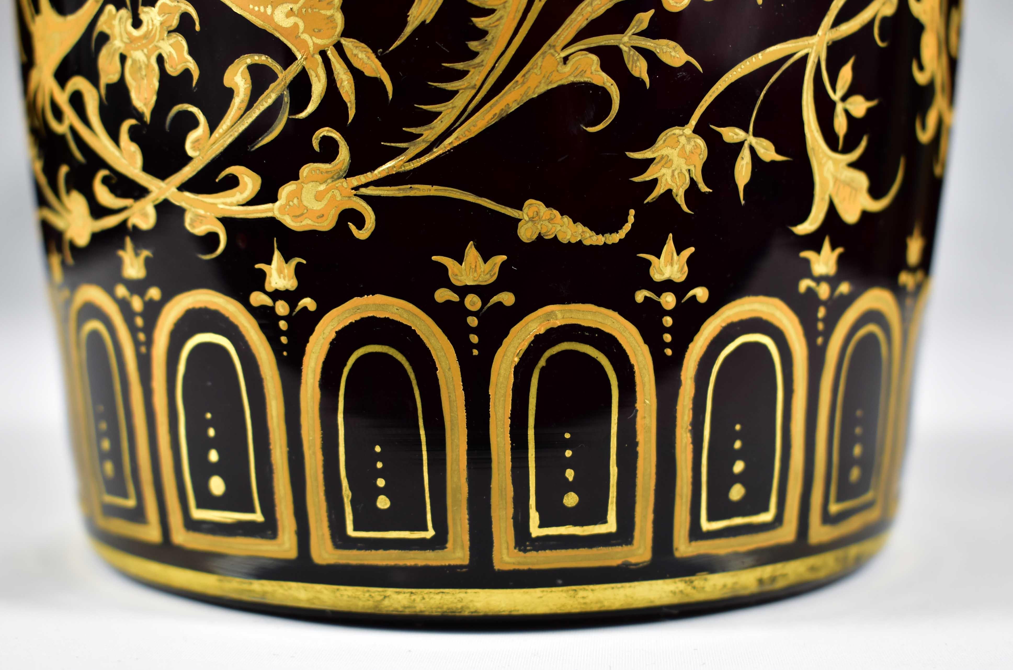 Antiguo Decantador de Vidrio Rubí - Pintado Dorado Siglo XIX en venta 8