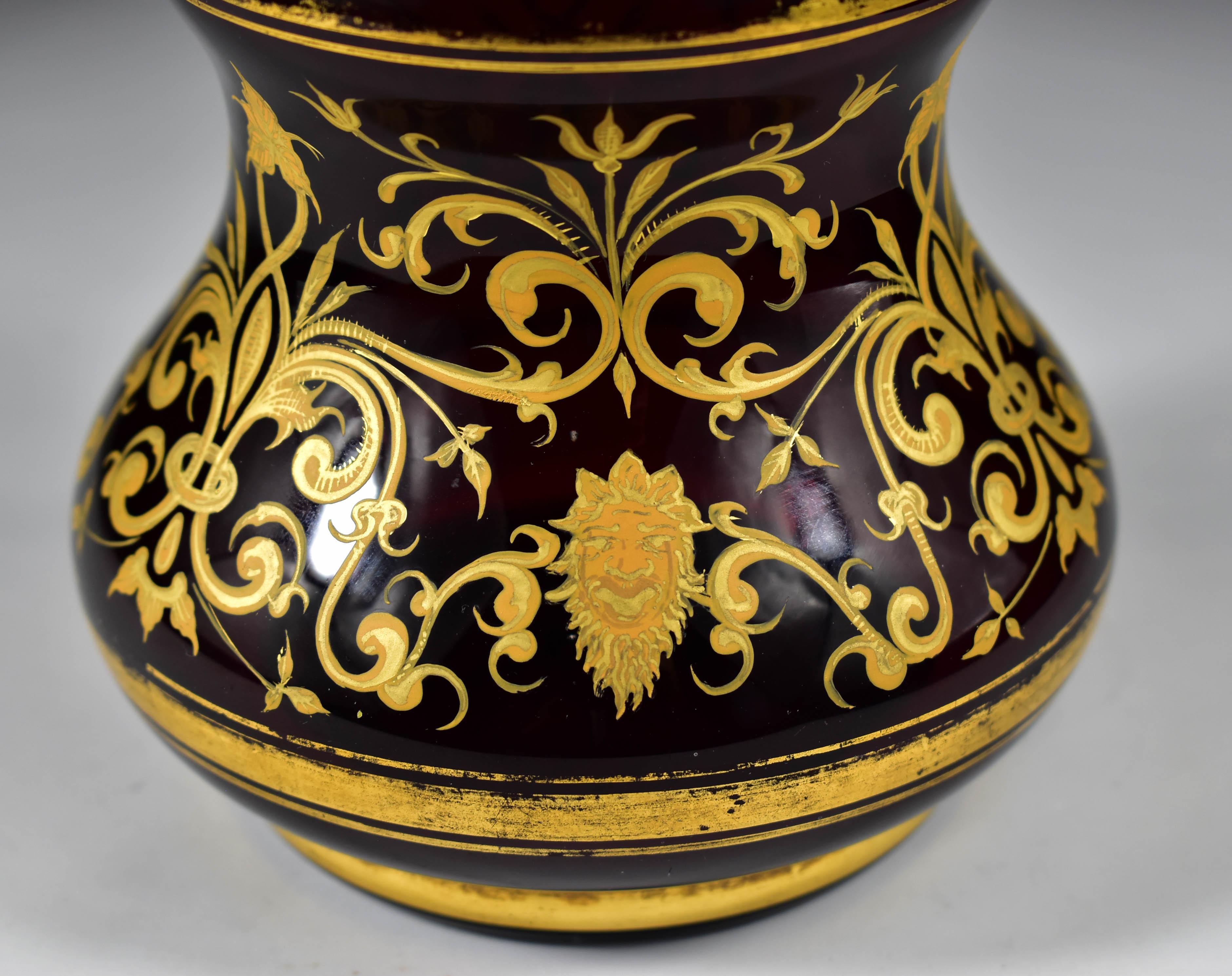 Antiguo Decantador de Vidrio Rubí - Pintado Dorado Siglo XIX en venta 9