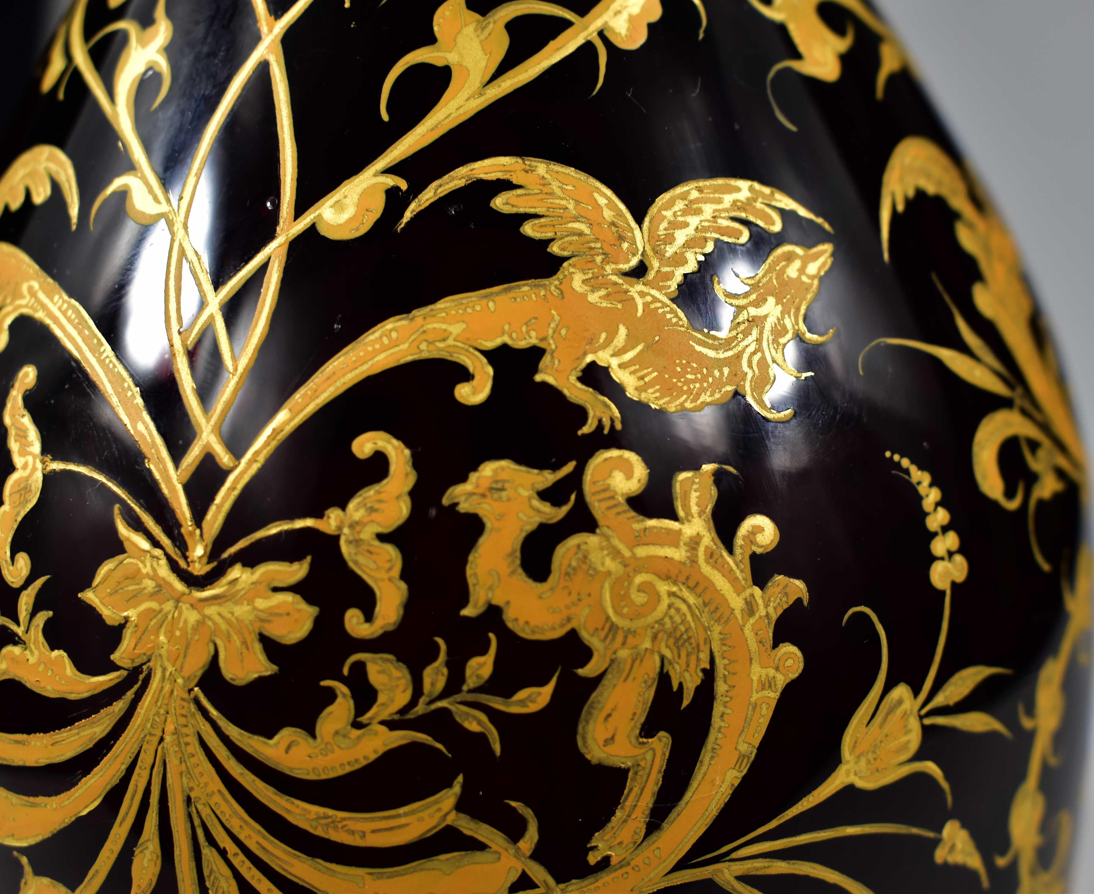 Antiguo Decantador de Vidrio Rubí - Pintado Dorado Siglo XIX en venta 9