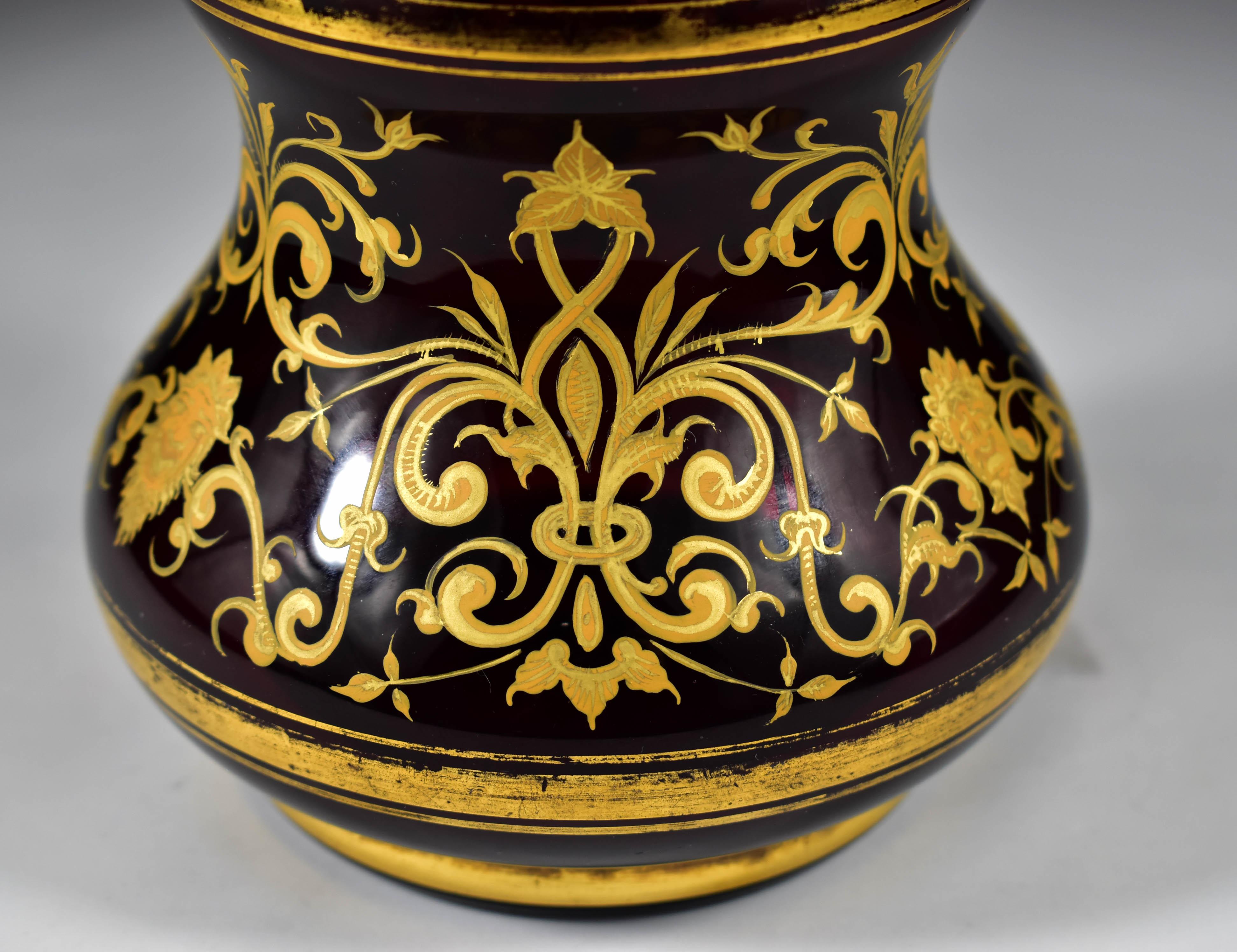 Antiguo Decantador de Vidrio Rubí - Pintado Dorado Siglo XIX en venta 10