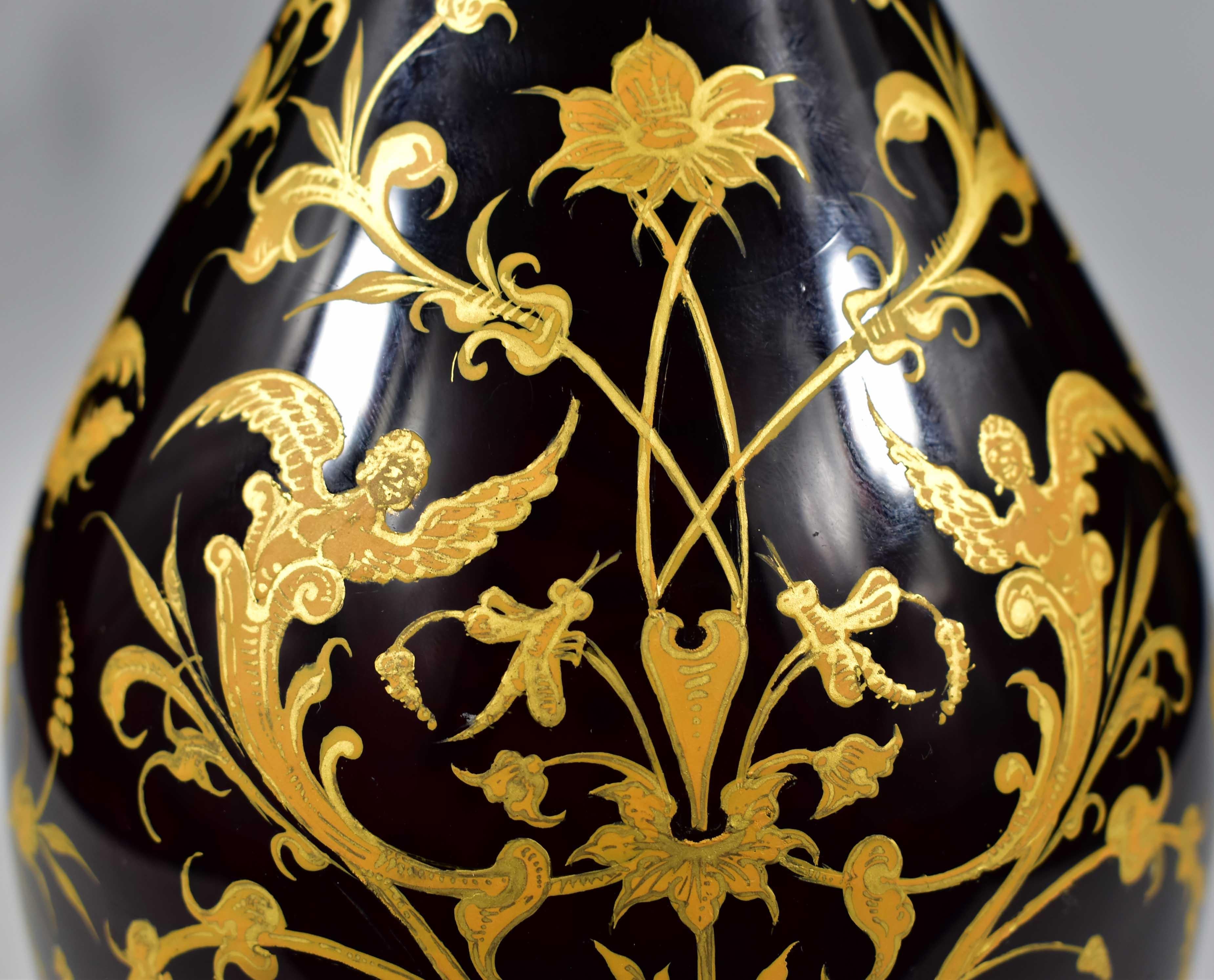 Antiguo Decantador de Vidrio Rubí - Pintado Dorado Siglo XIX en venta 10