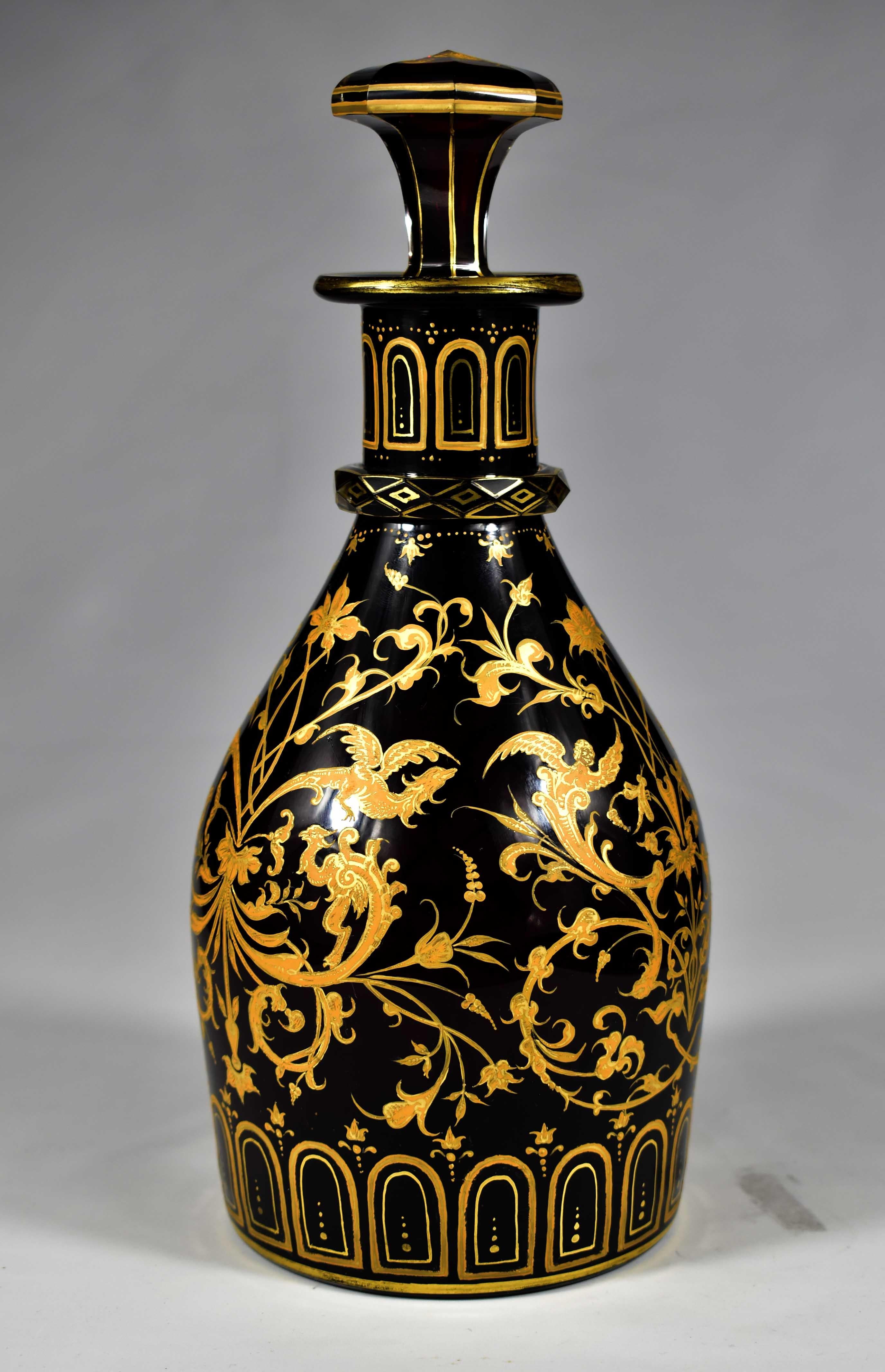 Antiguo Decantador de Vidrio Rubí - Pintado Dorado Siglo XIX Biedermeier en venta