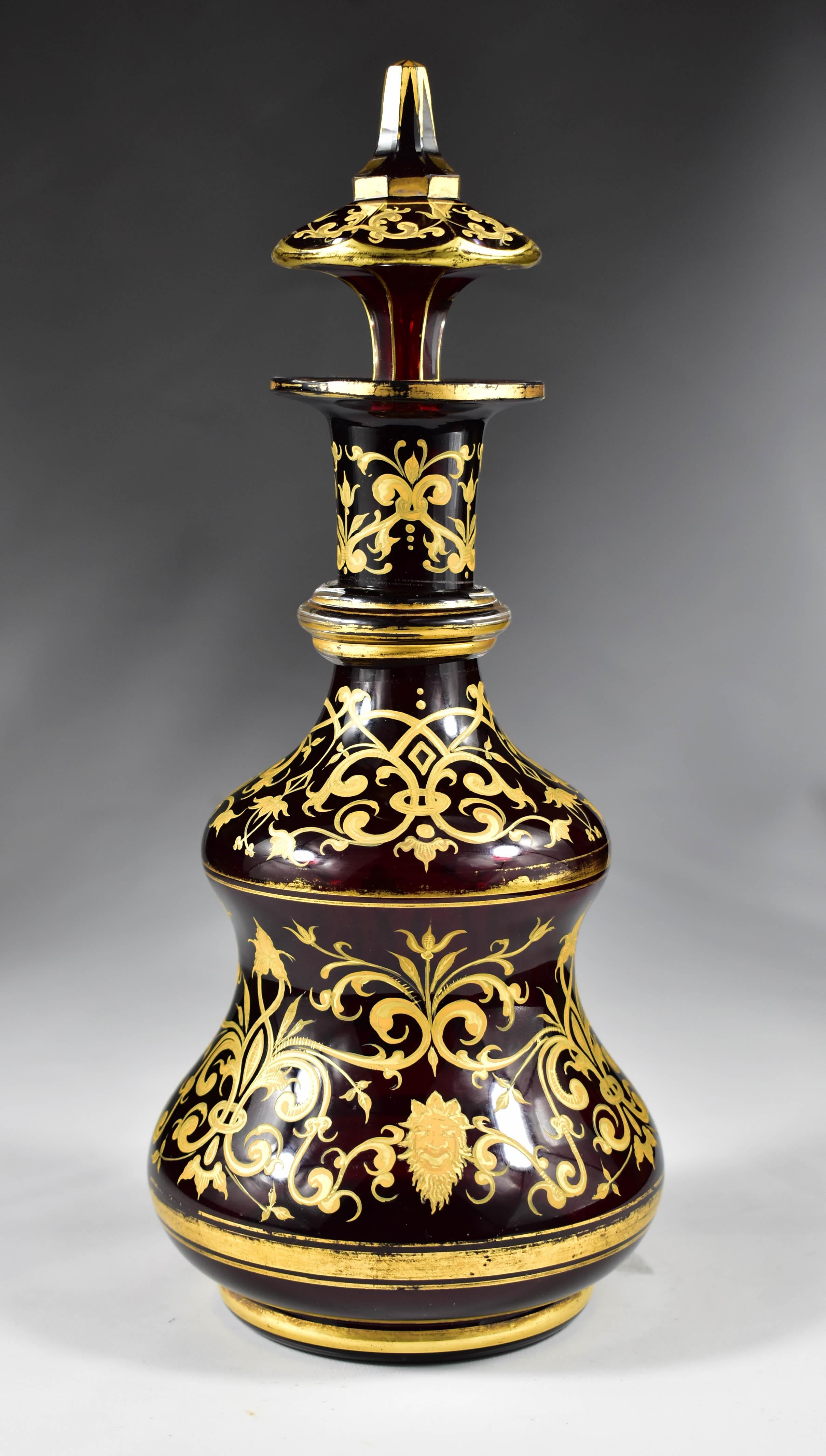 Antiguo Decantador de Vidrio Rubí - Pintado Dorado Siglo XIX Hecho a mano en venta