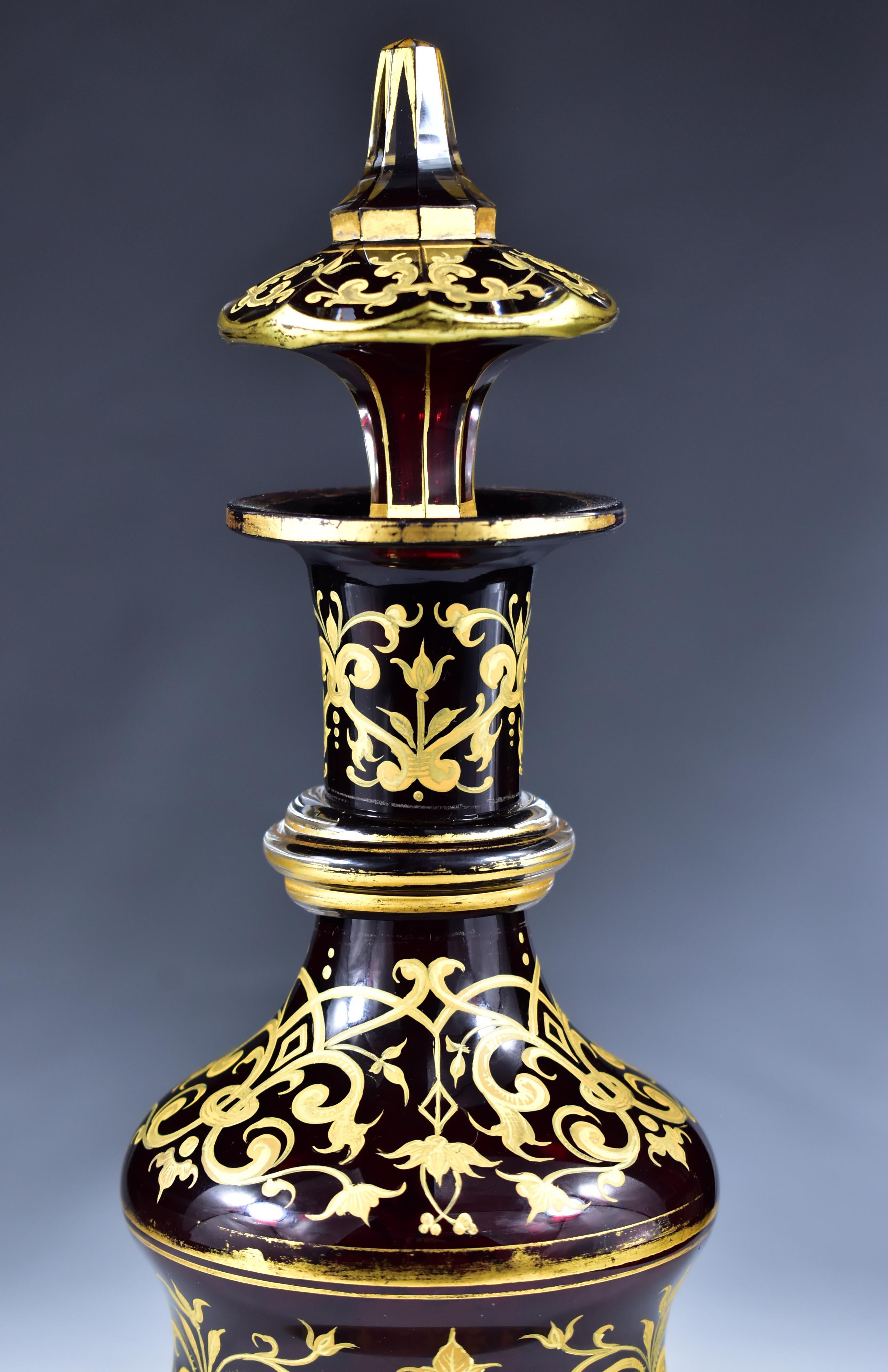 Antiguo Decantador de Vidrio Rubí - Pintado Dorado Siglo XIX siglo XIX en venta