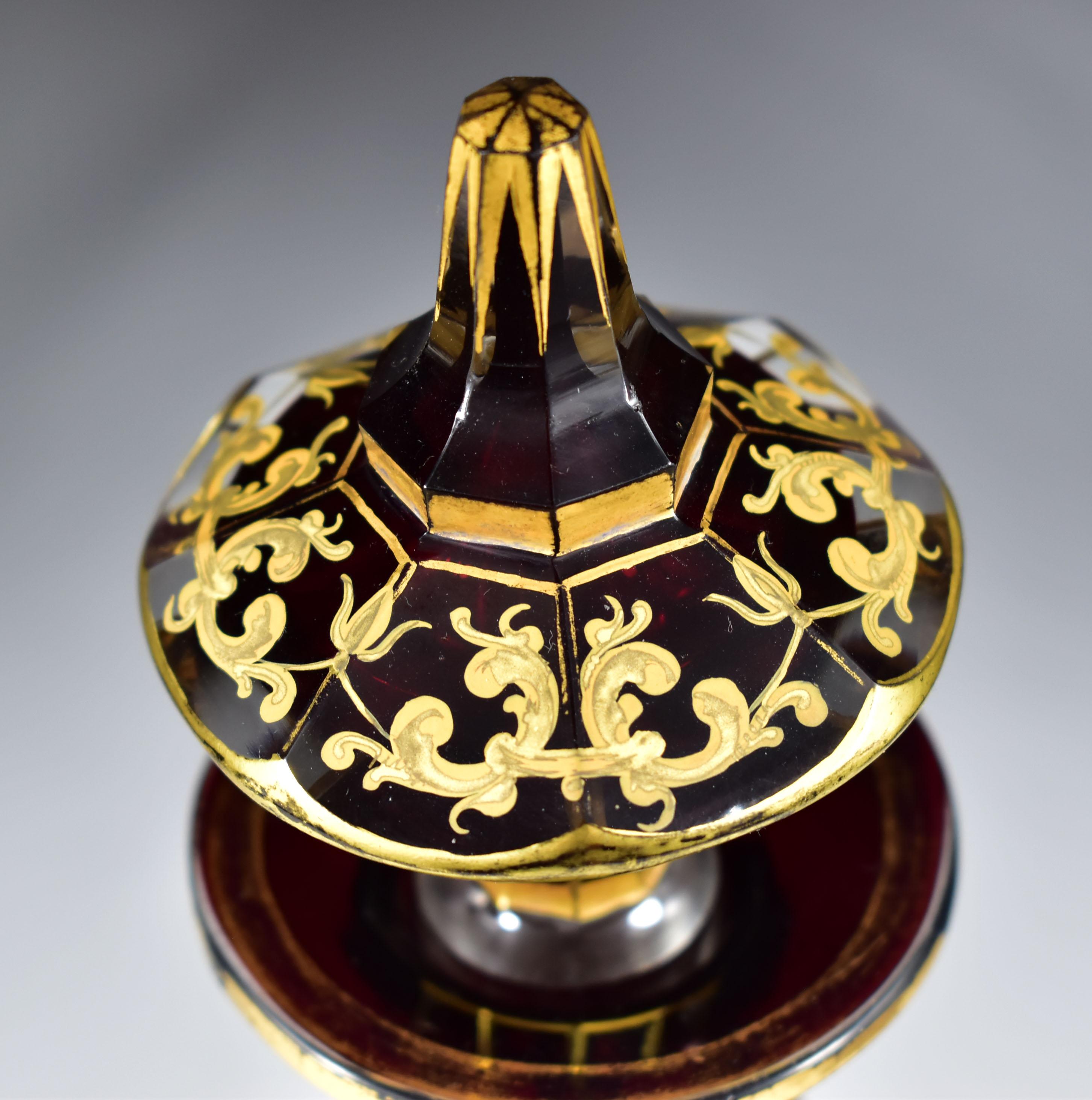 Antiguo Decantador de Vidrio Rubí - Pintado Dorado Siglo XIX en venta 2