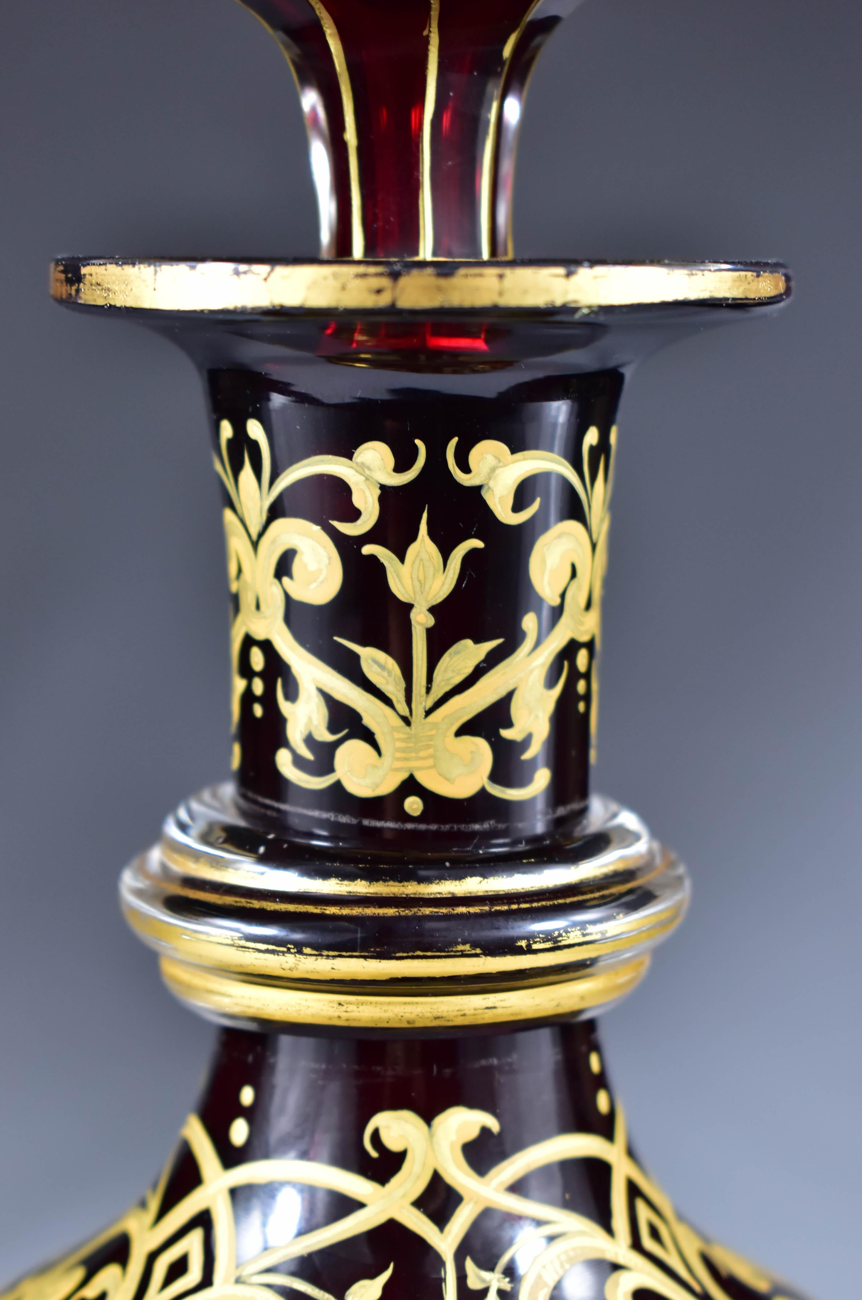 Antiguo Decantador de Vidrio Rubí - Pintado Dorado Siglo XIX en venta 3