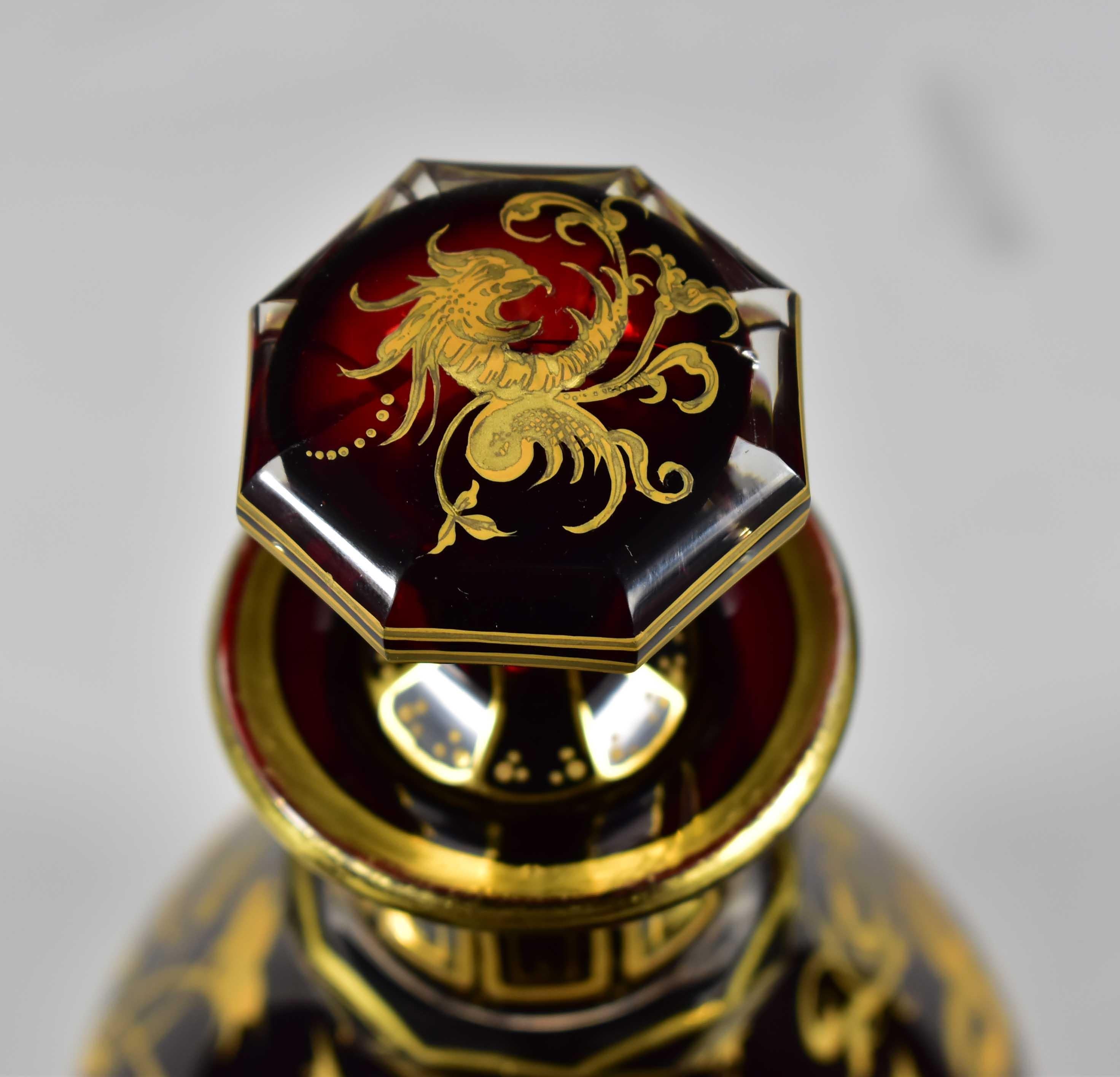 Antiguo Decantador de Vidrio Rubí - Pintado Dorado Siglo XIX en venta 3