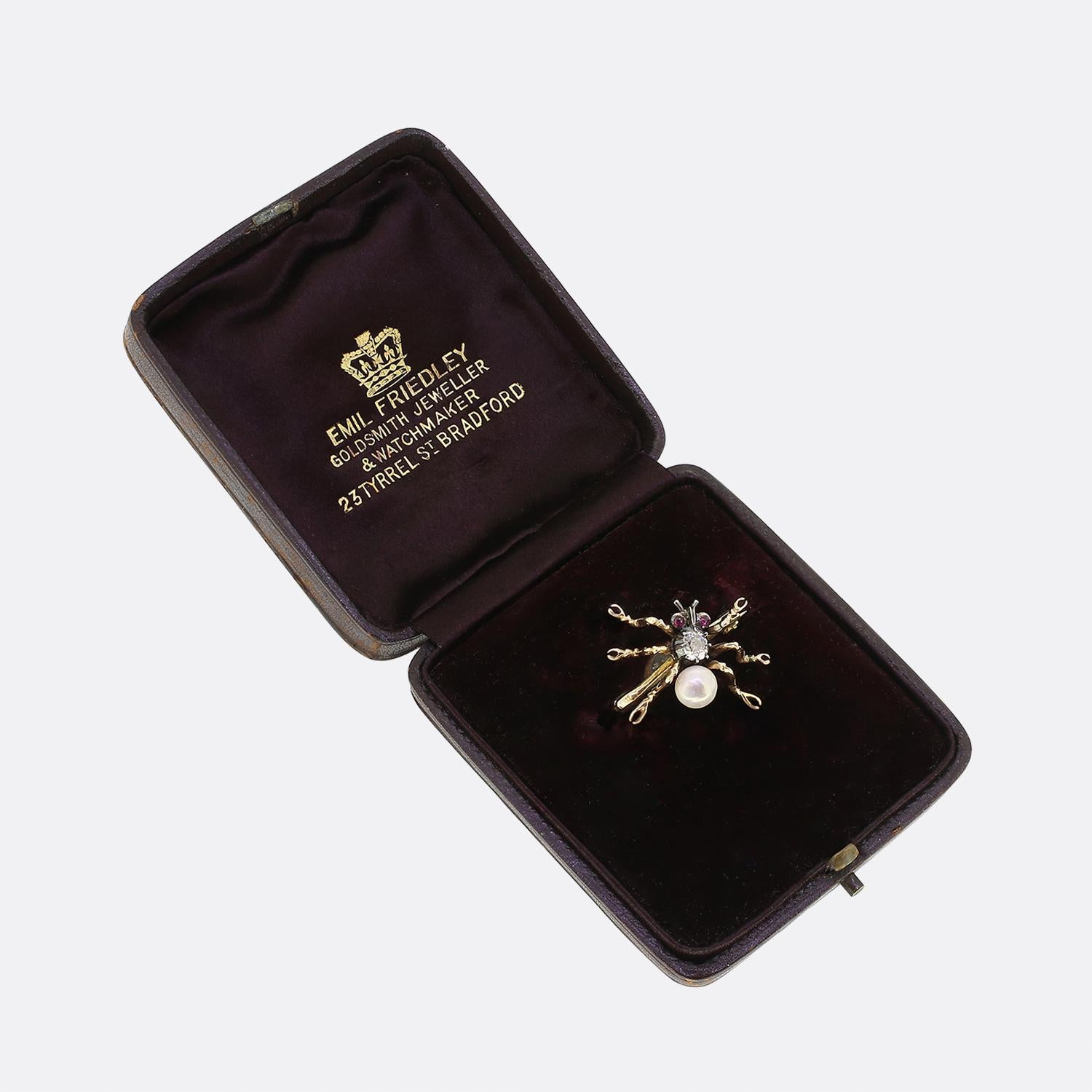 Antike Bug-Brosche mit Rubin, Perle und Diamant im Zustand „Gut“ im Angebot in London, GB