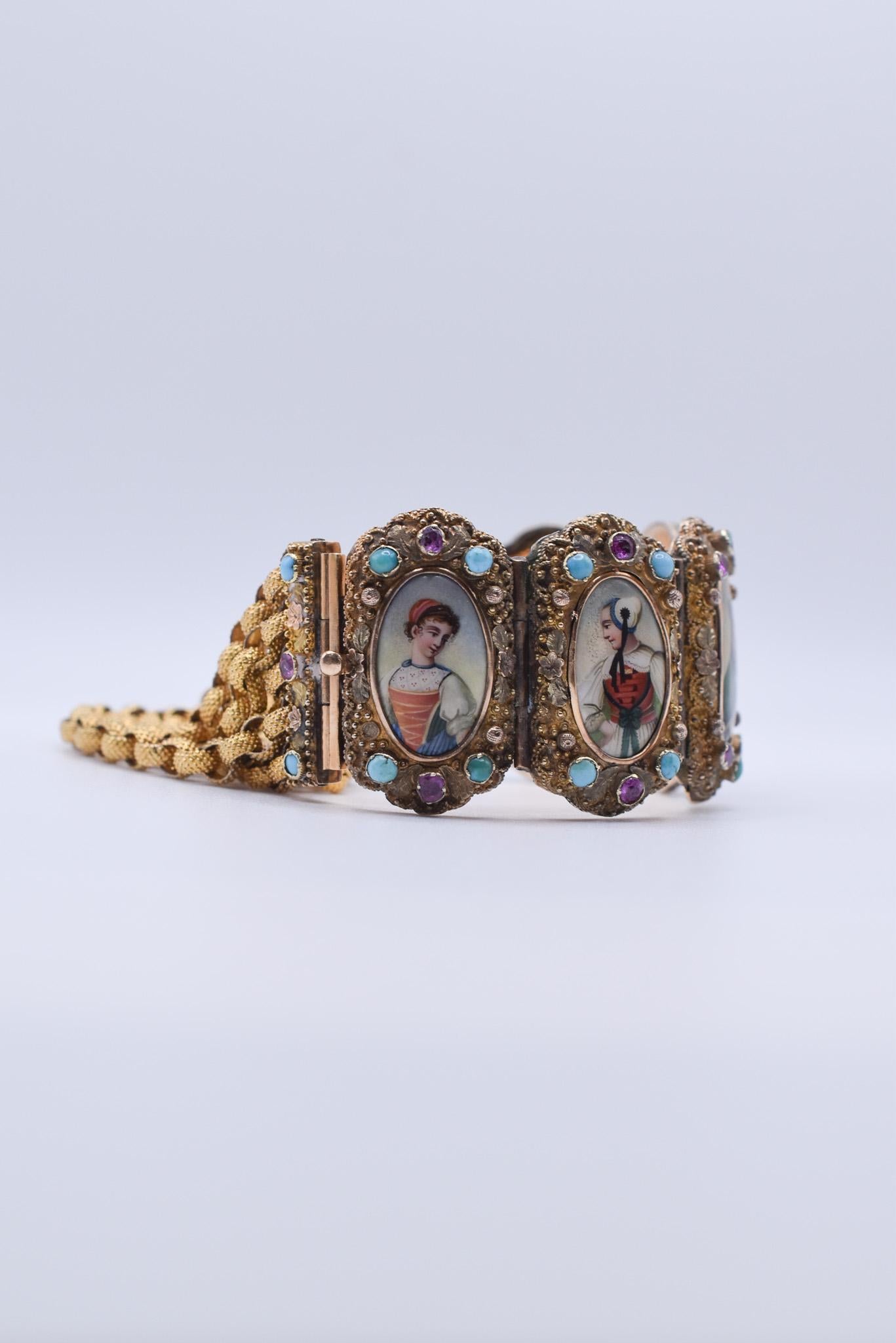 Antikes Armband aus 18 Karat Gelbgold mit Rubin, Türkis und Porzellan im Zustand „Hervorragend“ im Angebot in New York, NY