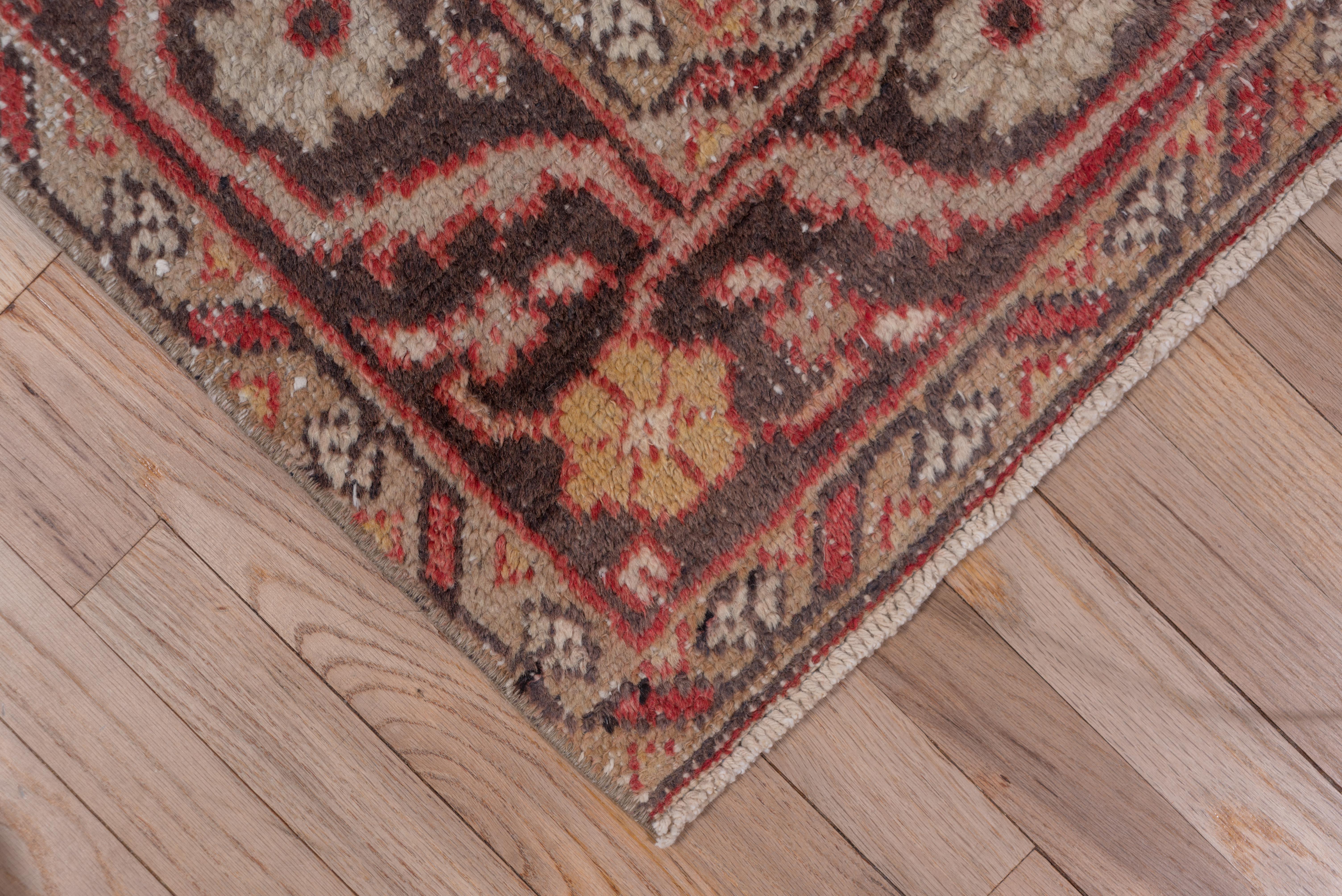 Antique Rug - Turkish Oushak Red Floral Medallion In Good Condition For Sale In New York, NY