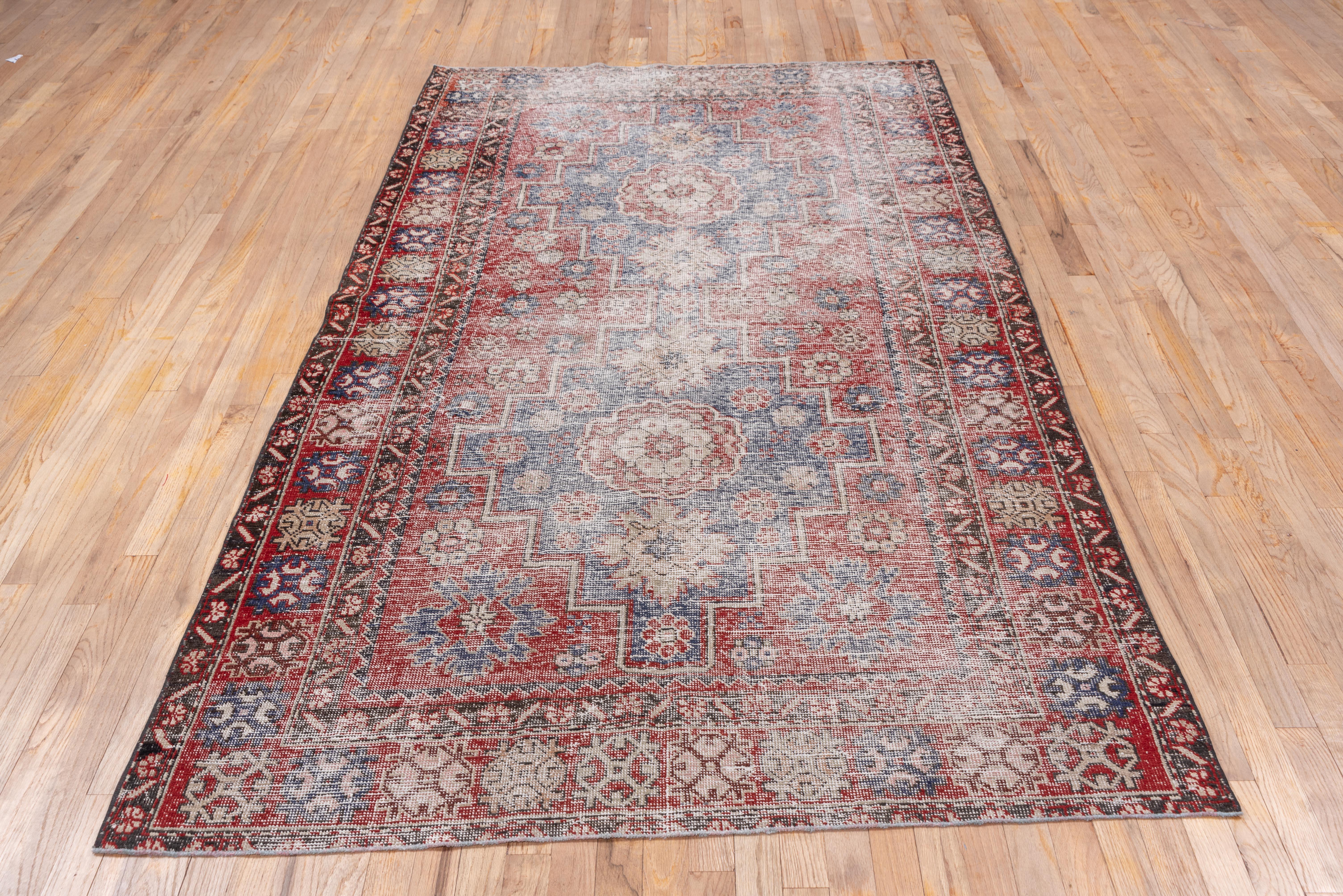 Antiker Teppich 1950er Jahre türkischer Herkunft (Wolle) im Angebot