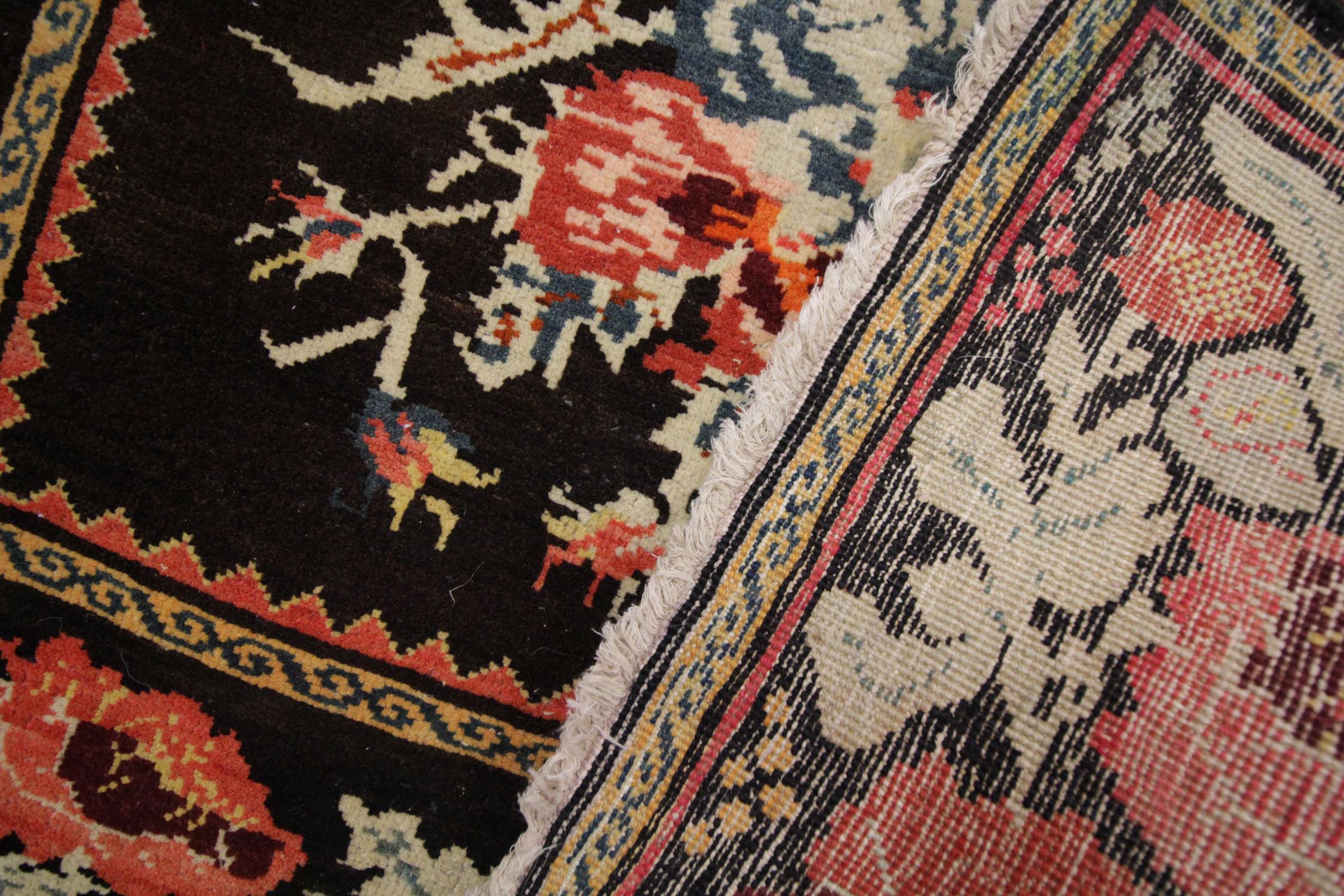 Antiker kaukasischer Karabagh-Teppich, handgefertigter Teppich, orientalischer Teppich mit Blumenmuster im Angebot 3