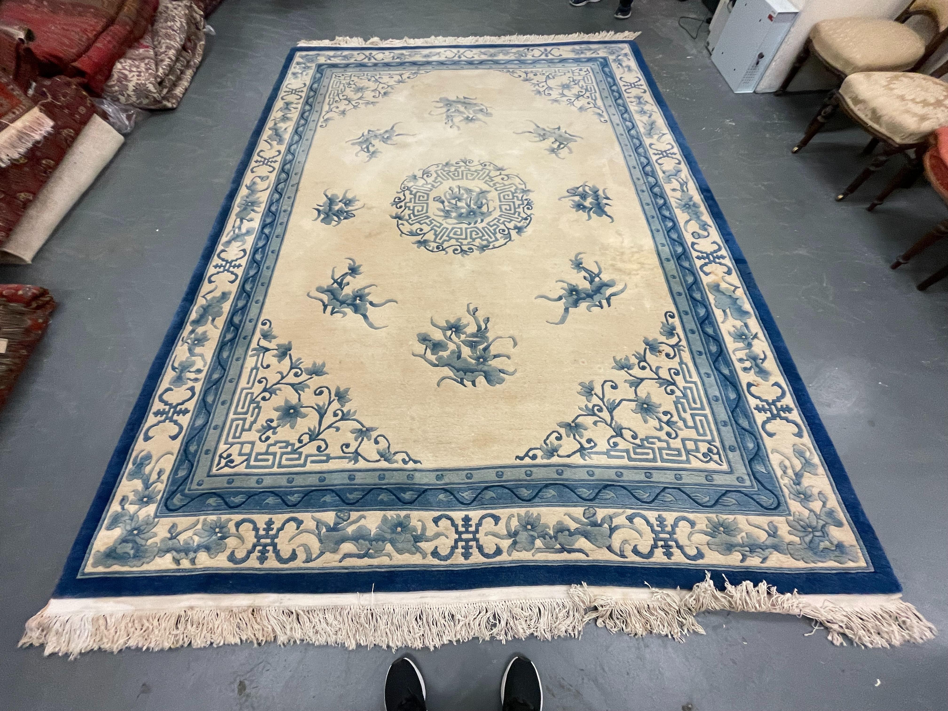 Laine Tapis ancien chinois Art Déco Tapis oriental fait à la main bleu crème  Tapis d'intérieur en vente