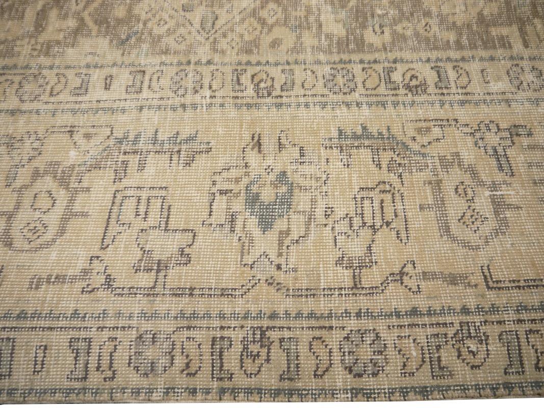 Tabriz Rug Classic Vintage Rug Muted Gray Beige Brown Hand Knots Rug Neutral en vente 4