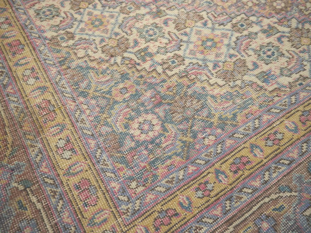Beautiful antique rug in the style of Oushak or Tabriz - Djoharian Collection

This rug was made with a decorative Traditional Design. The style reminds of Oushak, Ladik, Tabriz, Bidjar, and Sarouk rugs.

Pile material: Fine hand-spun wool, low pile