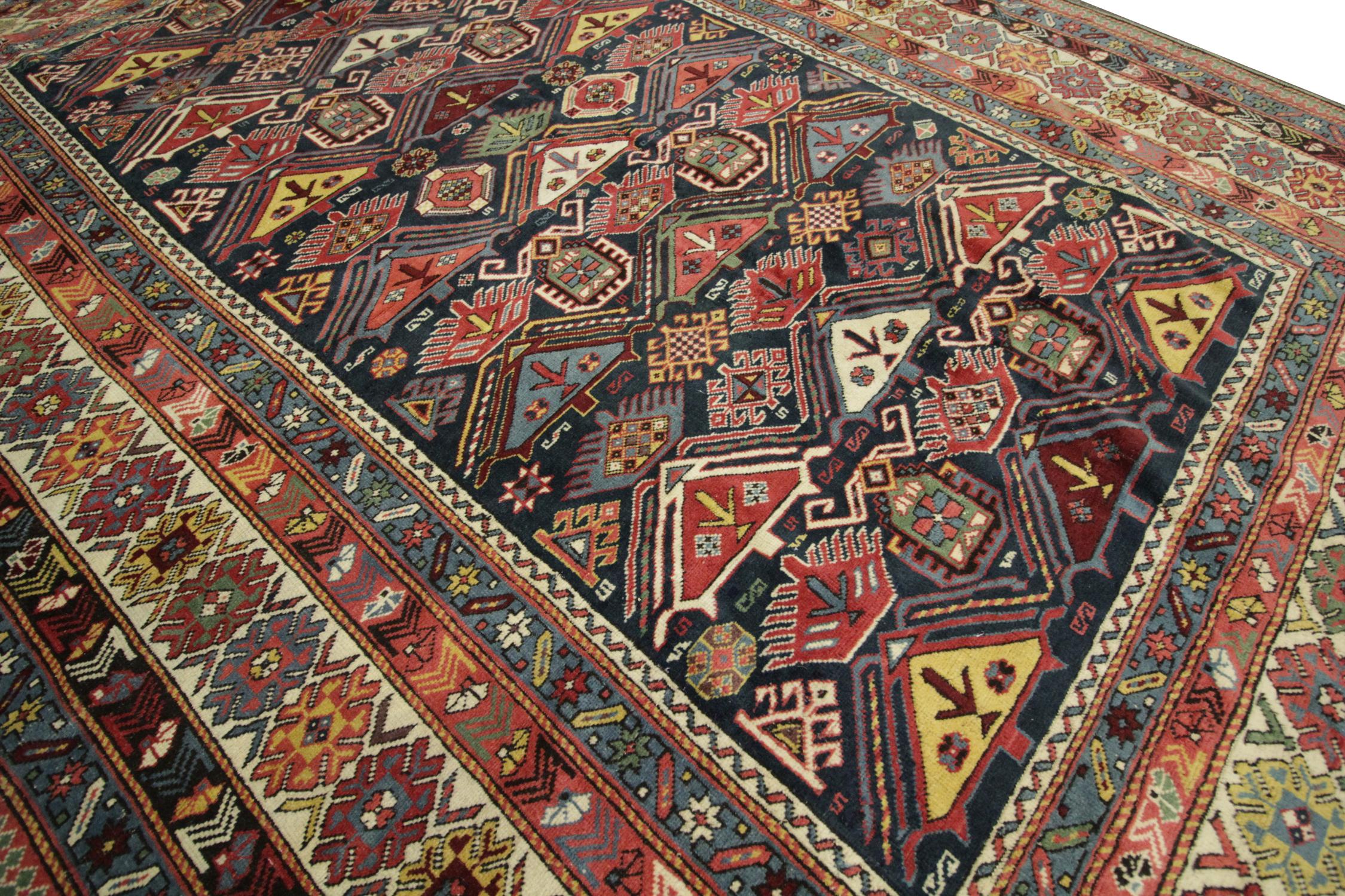 Antiker antiker Teppich, handgefertigter orientalischer kaukasischer Teppich, Wohnzimmerteppich im Angebot (Stammeskunst) im Angebot