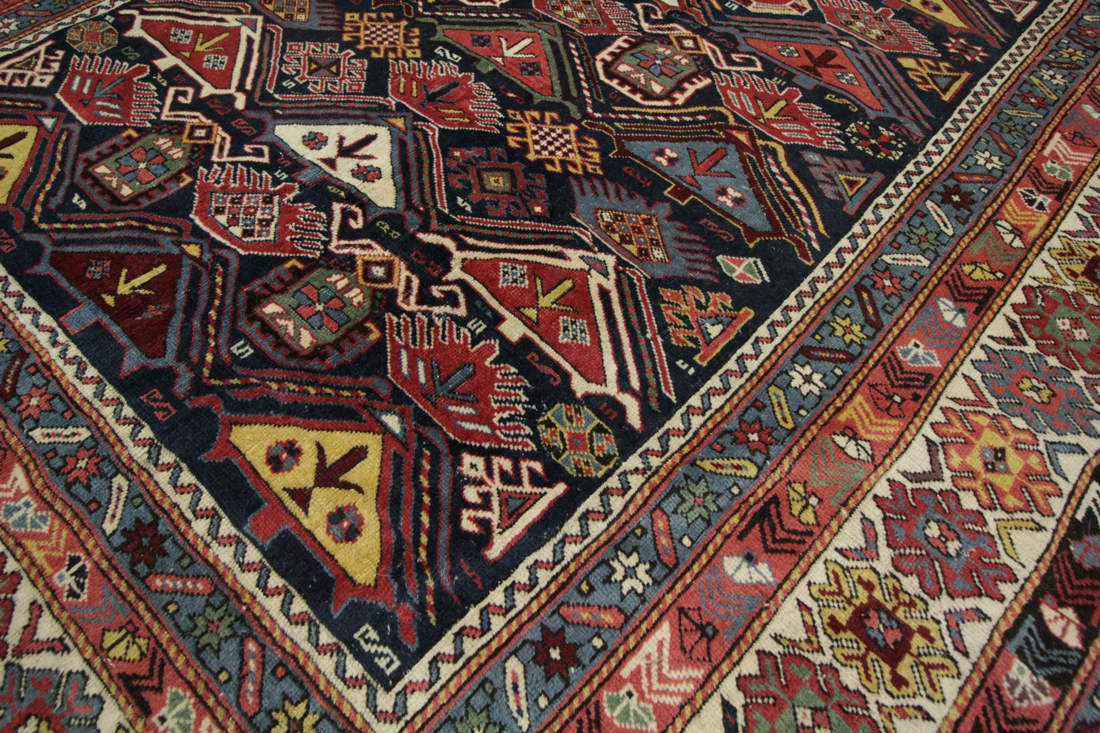 Antiker Teppich, handgefertigter orientalischer kaukasischer Teppich, Wohnzimmerteppich für den Verkauf (Aserbaidschanisch) im Angebot
