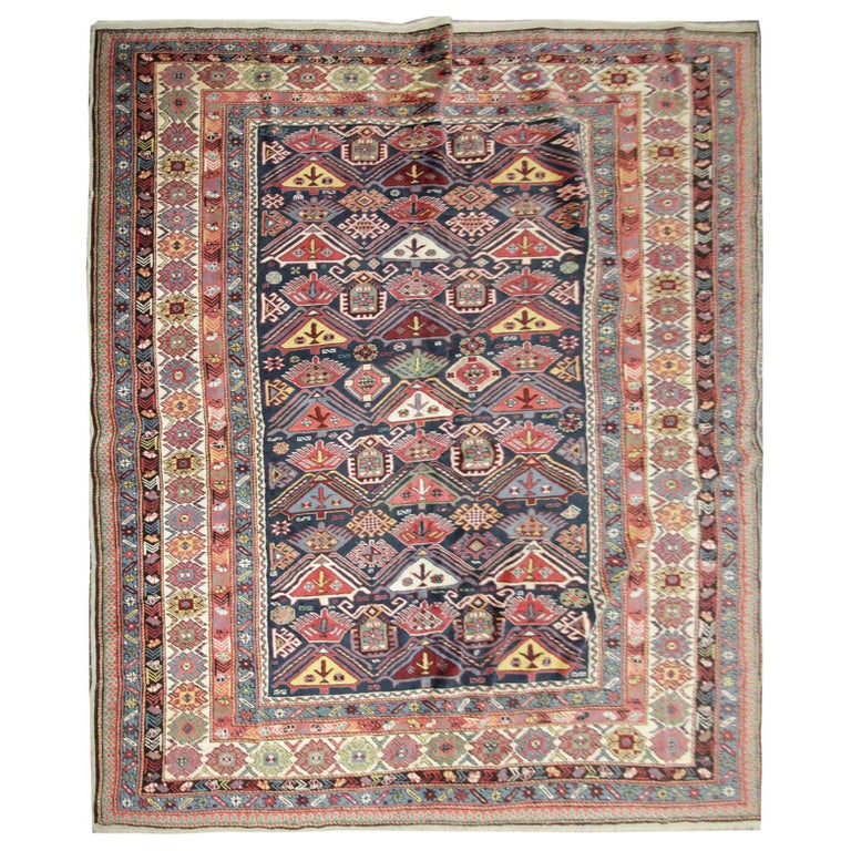 Tapis ancien, tapis artisanal du Caucase oriental, tapis de salon en vente  En vente sur 1stDibs