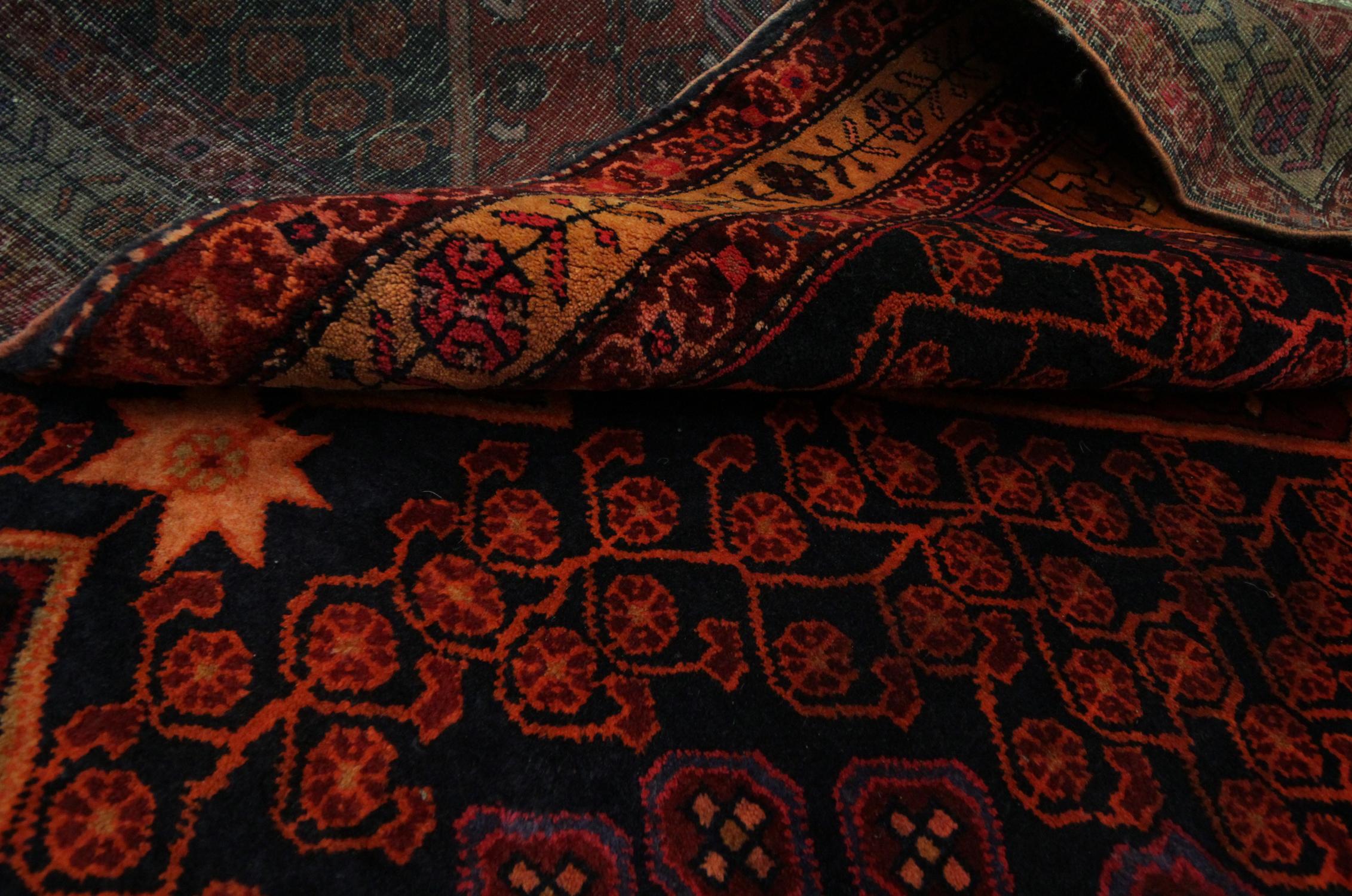 Antiker Teppich, handgefertigter orientalischer kaukasischer Läufer, rustikaler Wohnzimmerteppich im Zustand „Hervorragend“ im Angebot in Hampshire, GB