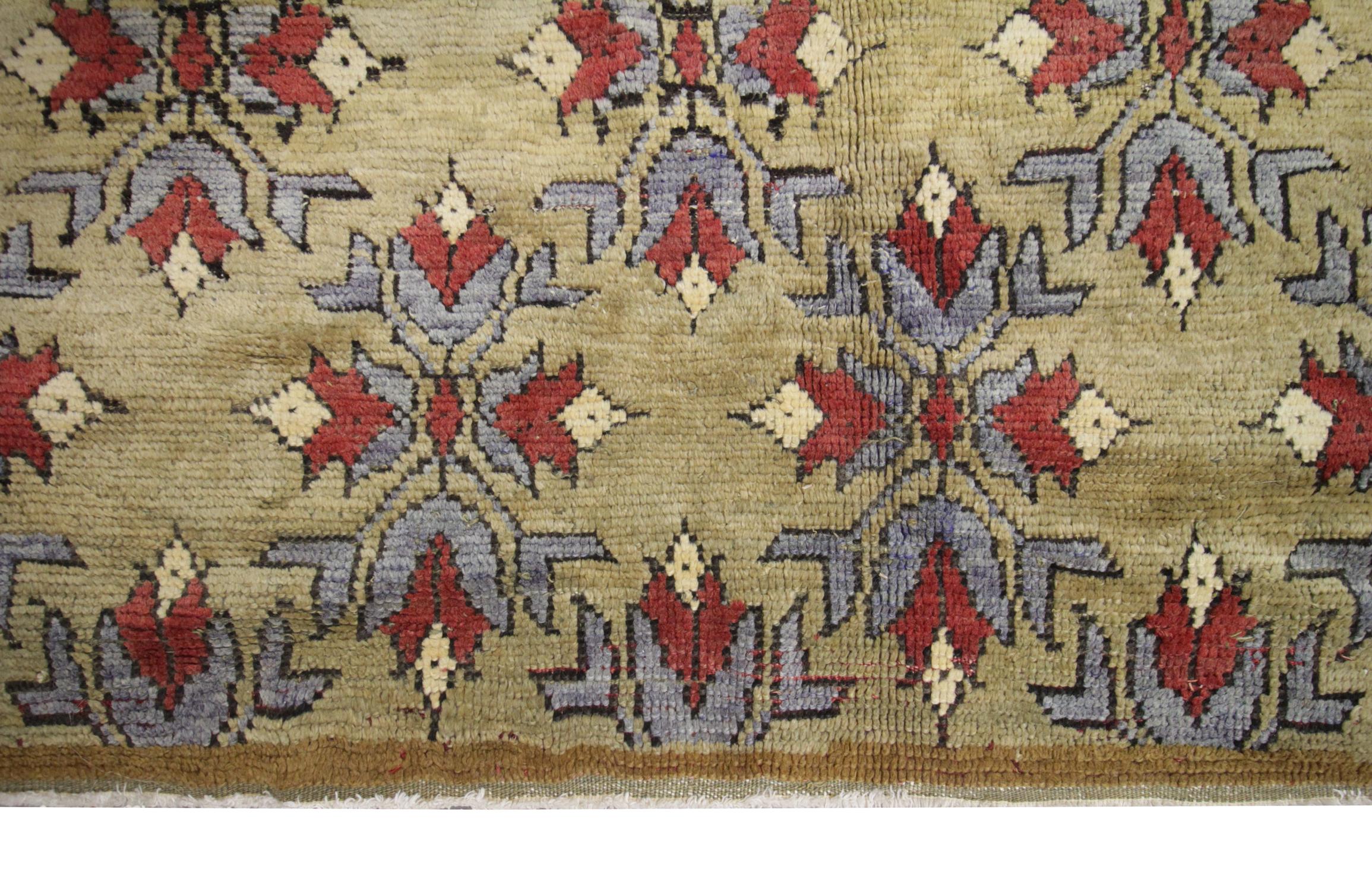 Antique Rug, Handmade Carpet, Turkish Rug Green Wool Oriental Carpet for Sale In Excellent Condition For Sale In Wembley, GB