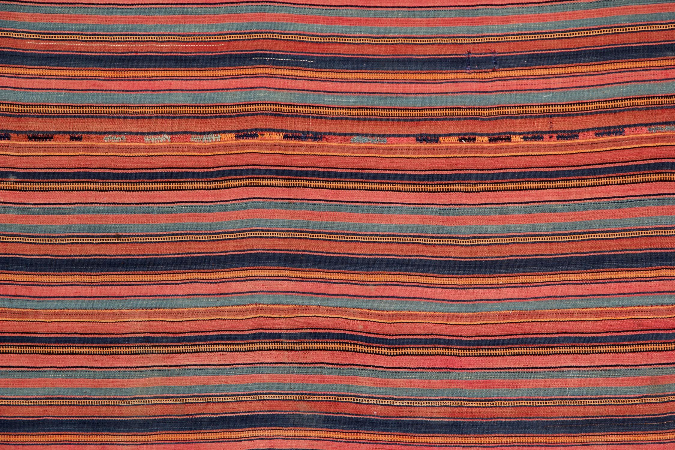 Antike handgewebte Teppiche aus Jajim, flachgewebter gestreifter Teppich (Land) im Angebot