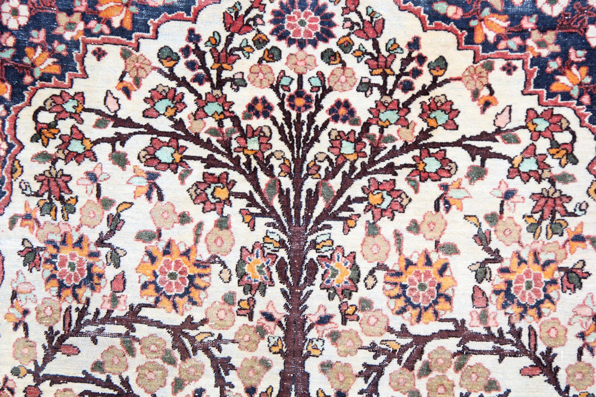 Antiker antiker Teppich Elfenbein Baum des Lebens Organischer handgewebter Orientteppich (Spätes 19. Jahrhundert) im Angebot