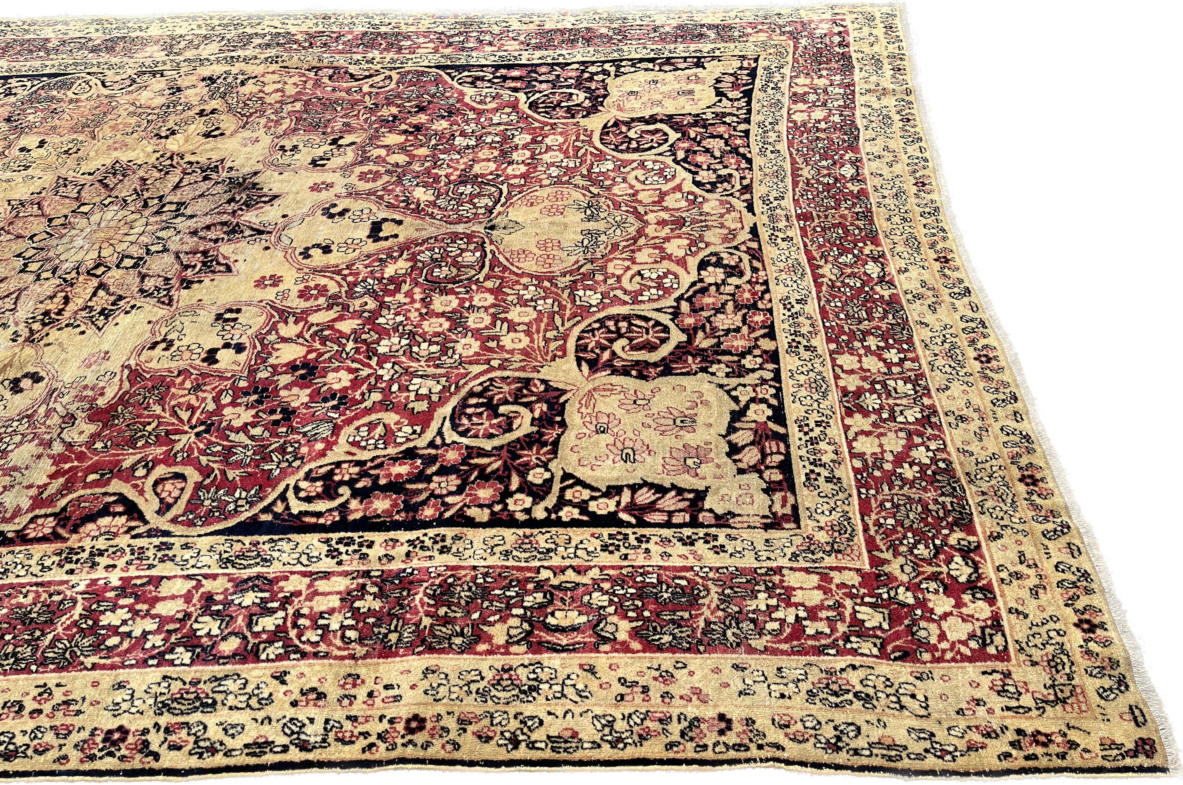 Antique Rug  Kirman Raver. Late 19th In Good Condition For Sale In RÉDING, FR