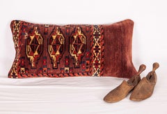 Funda de almohada de alfombra antigua fabricada a partir de un yomud chuval/bolsa turcomano, Siglo XIX