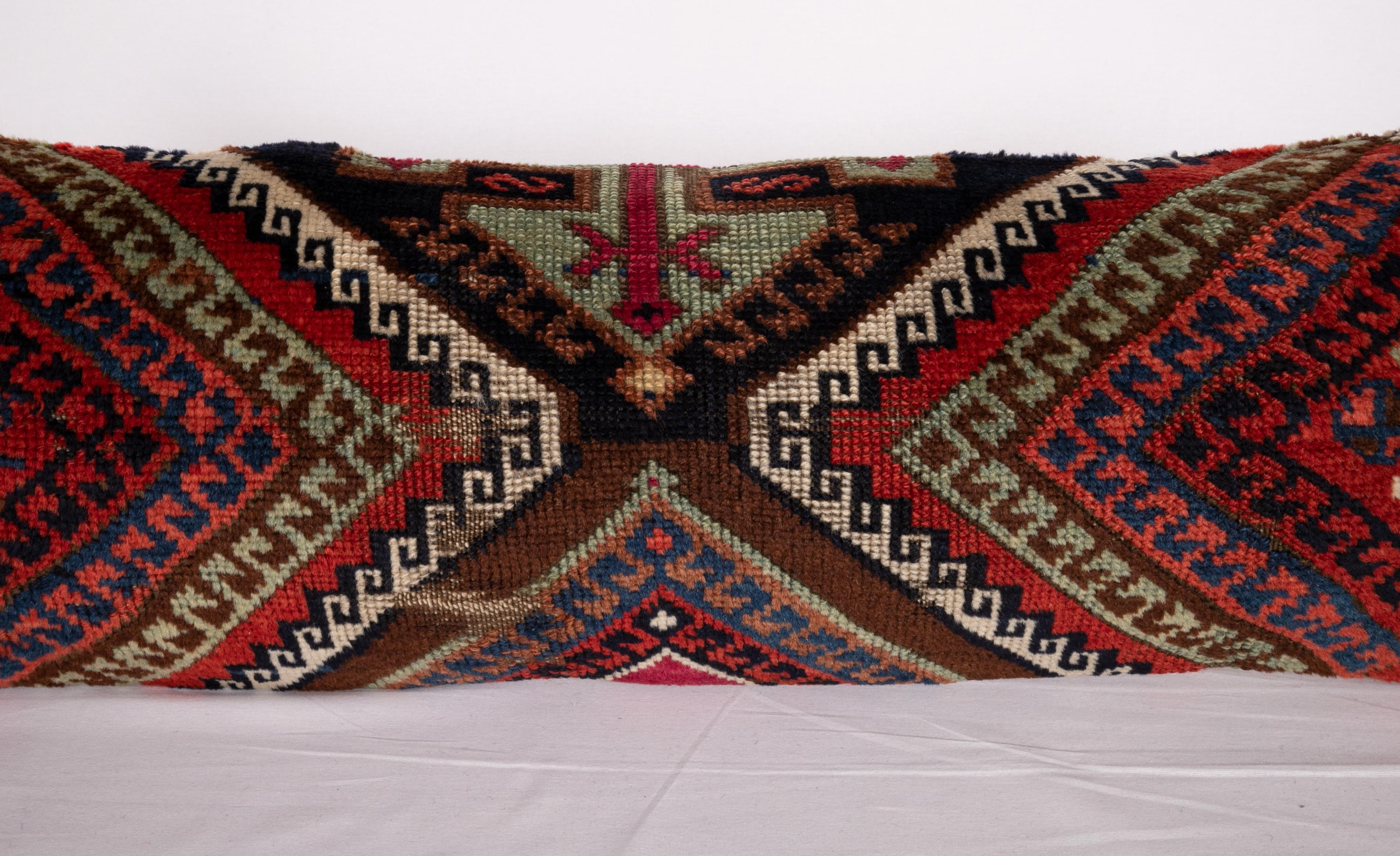 Tribal Étui à oreillers de tapis ancien fabriqué à partir d'un fragment de tapis d'Anatolie orientale, 19ème siècle en vente
