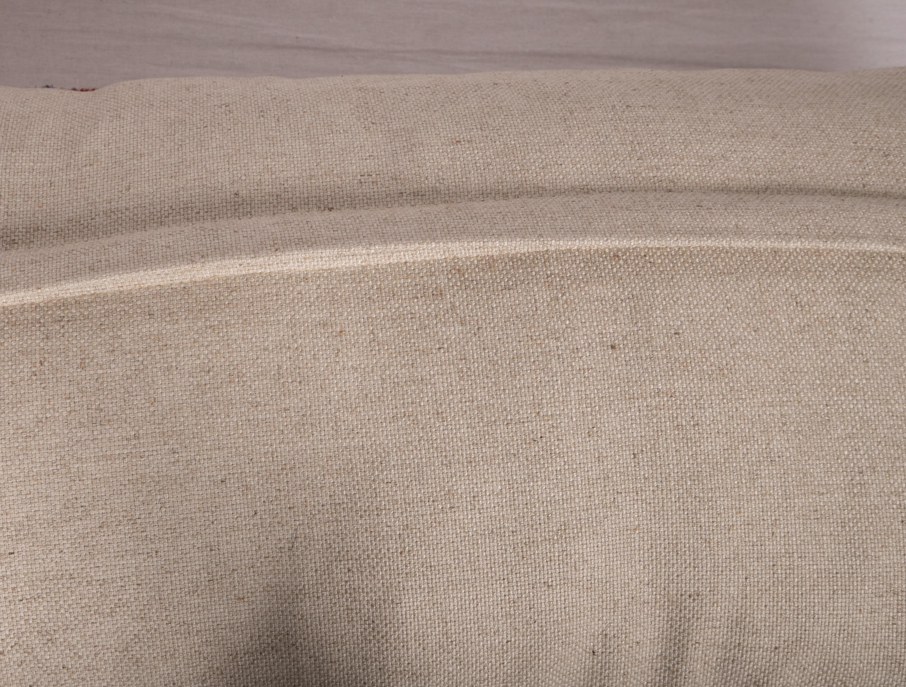 Étui à oreillers de tapis ancien fabriqué à partir d'un fragment de tapis d'Anatolie orientale, 19ème siècle Bon état - En vente à Istanbul, TR