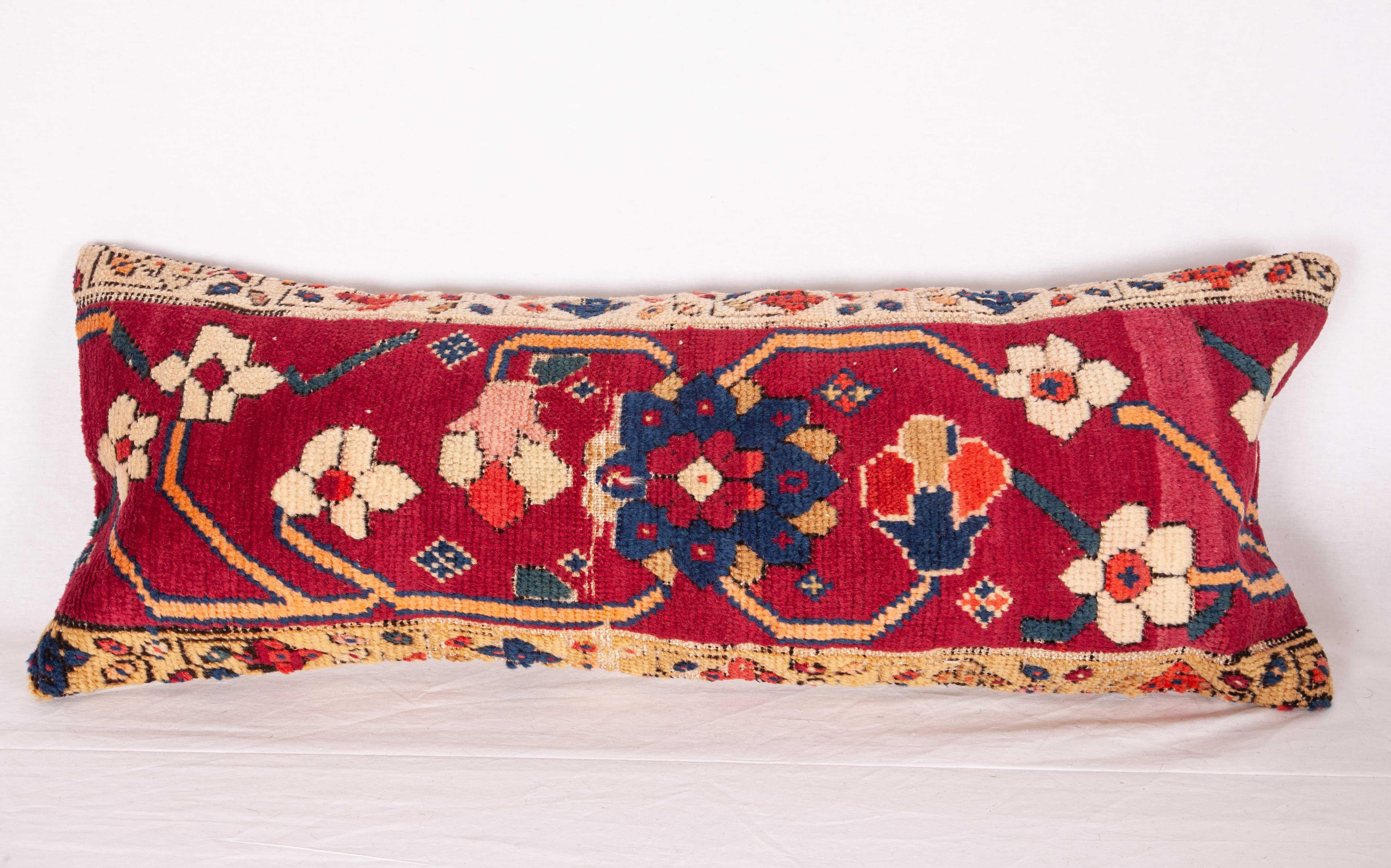 Tribal Étuis à coussins de tapis anciens façonnés à partir d'un tapis arménien Susha, fin du 19ème siècle en vente