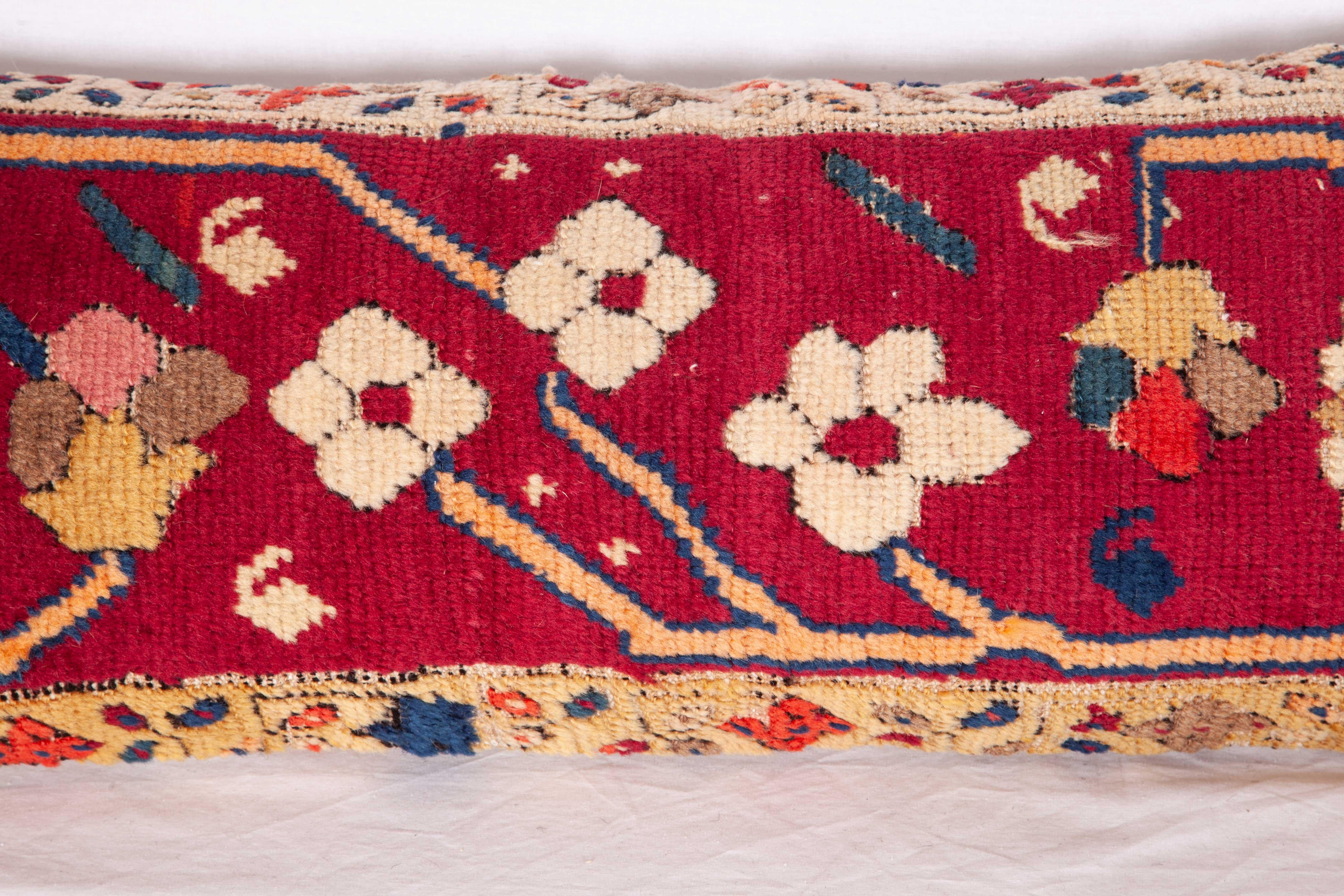 20ième siècle Étuis à coussins de tapis anciens façonnés à partir d'un tapis arménien Susha, fin du 19ème siècle en vente