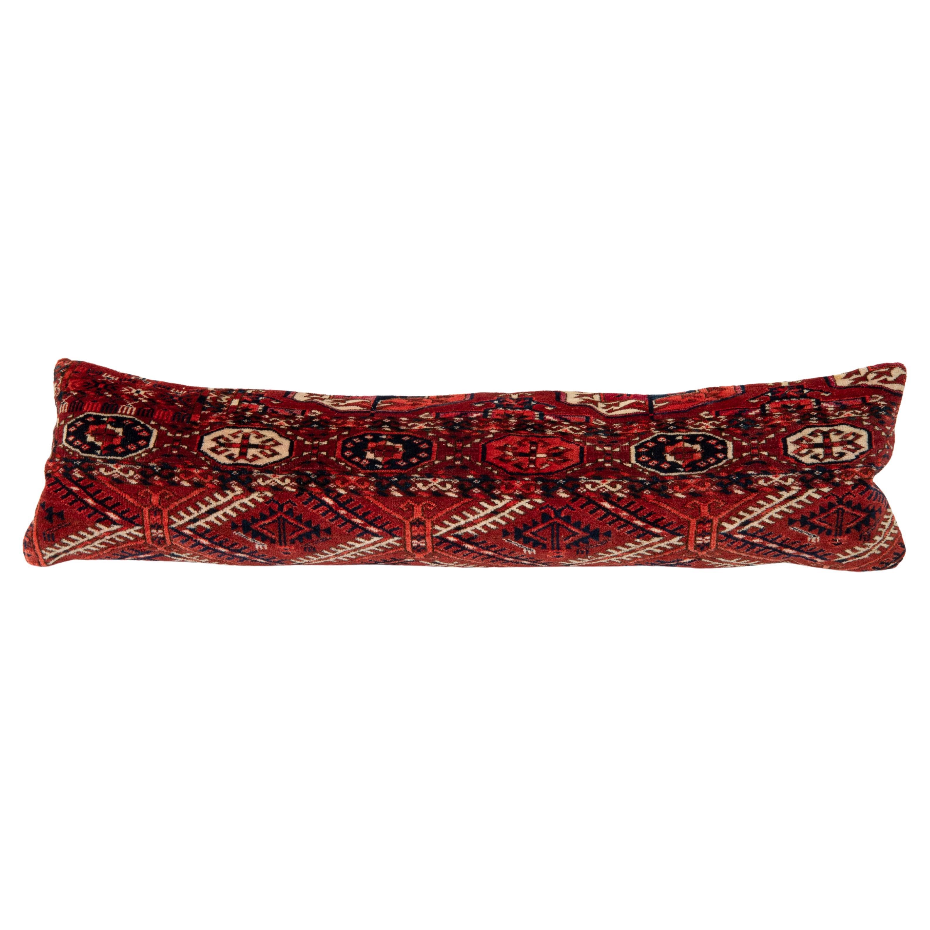 Coussin d'oreiller ancien fabriqué à partir d'un fragment de tapis de la fin du 19e siècle de la tribu turkmène Tekke