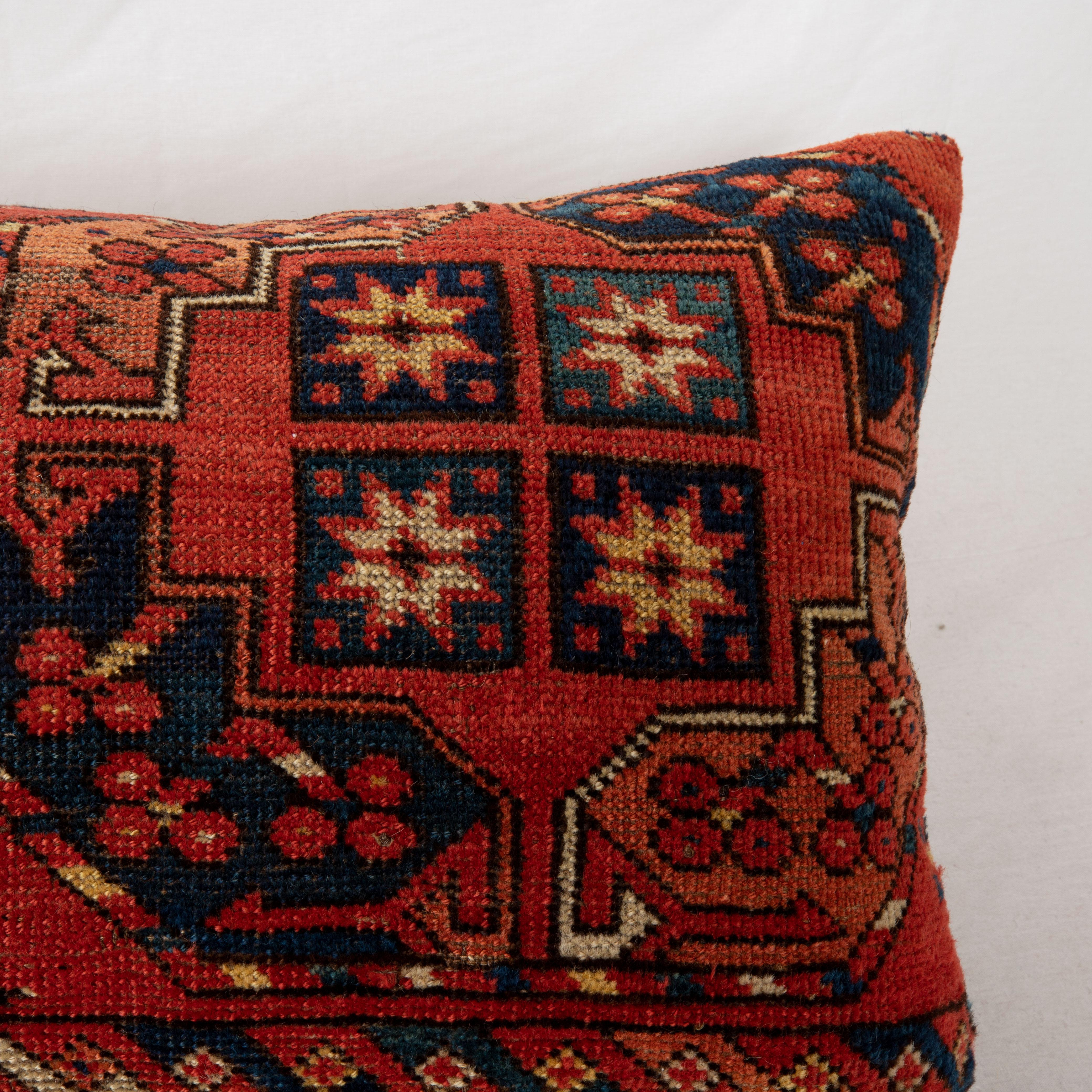 Antique Rug Pillowcase Made from a Mid-19th C. Turkmen Ersari Rug Fragment In Good Condition For Sale In Istanbul, TR