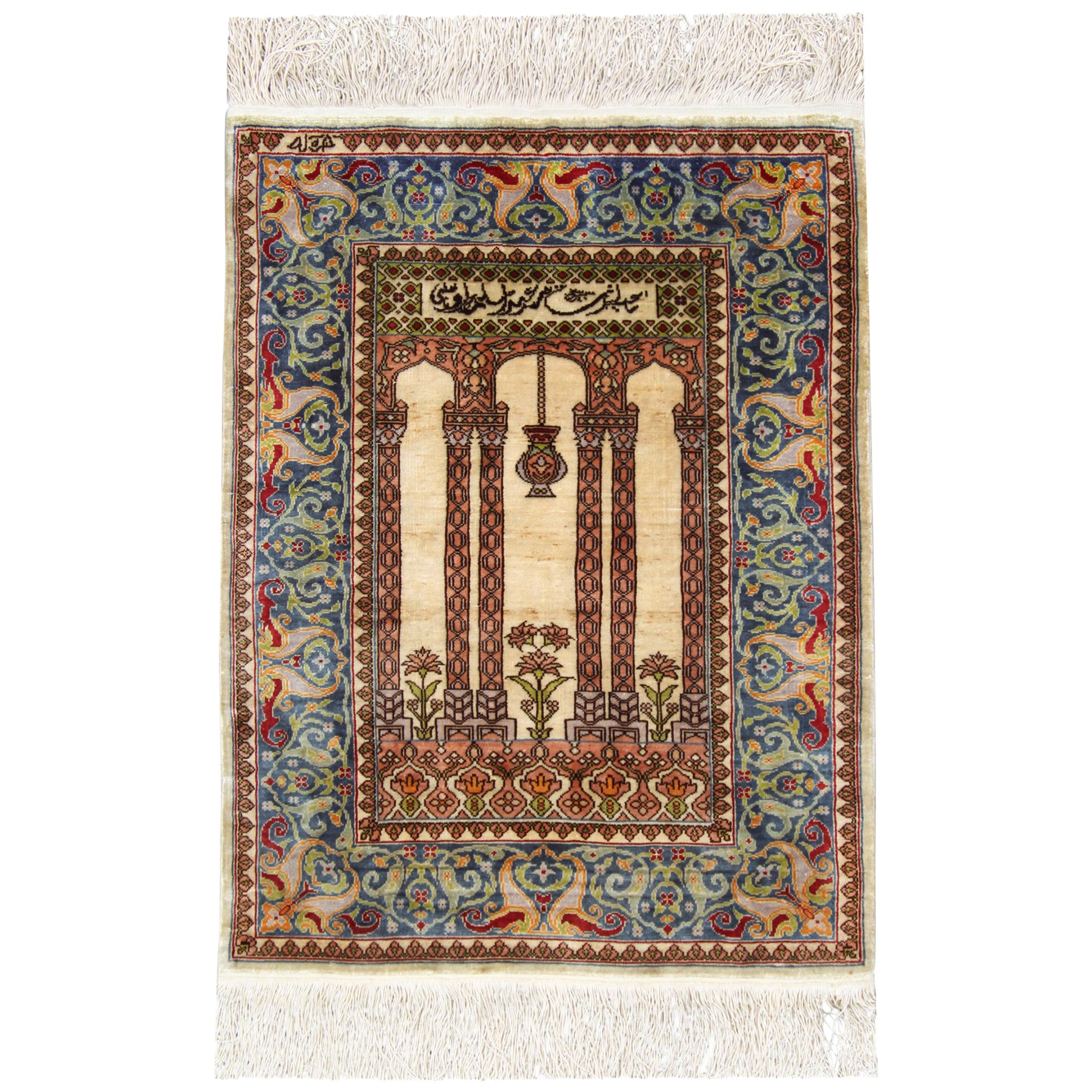 Antiker antiker Teppich aus reiner Seide, türkische Teppiche Herekeh, handgefertigter Teppich im Angebot im Angebot
