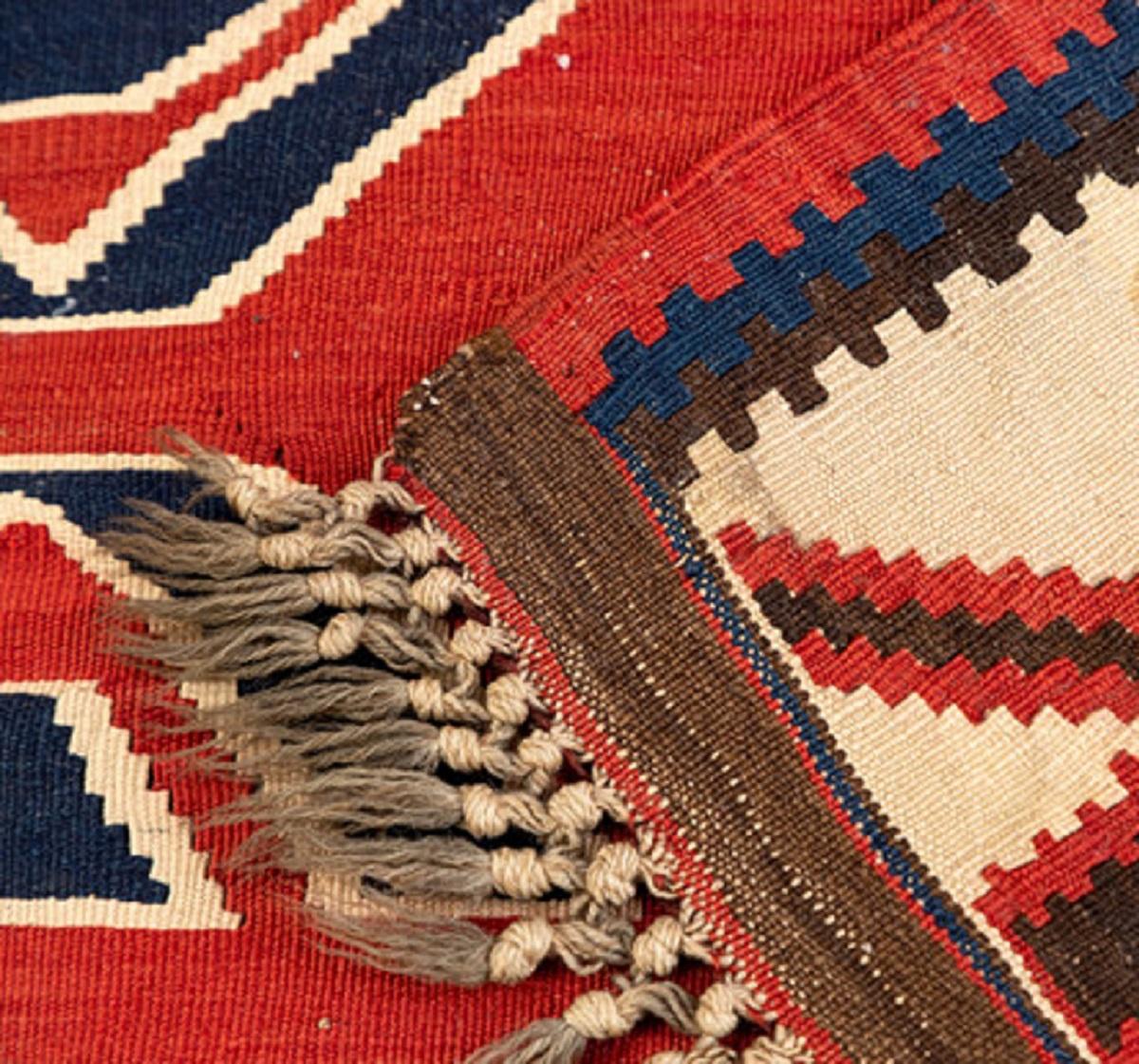 Antique Rug, Quba Kilim Rugs, Azerbaijani Handmade Geometric Oriental Rug In Excellent Condition For Sale In Wembley, GB