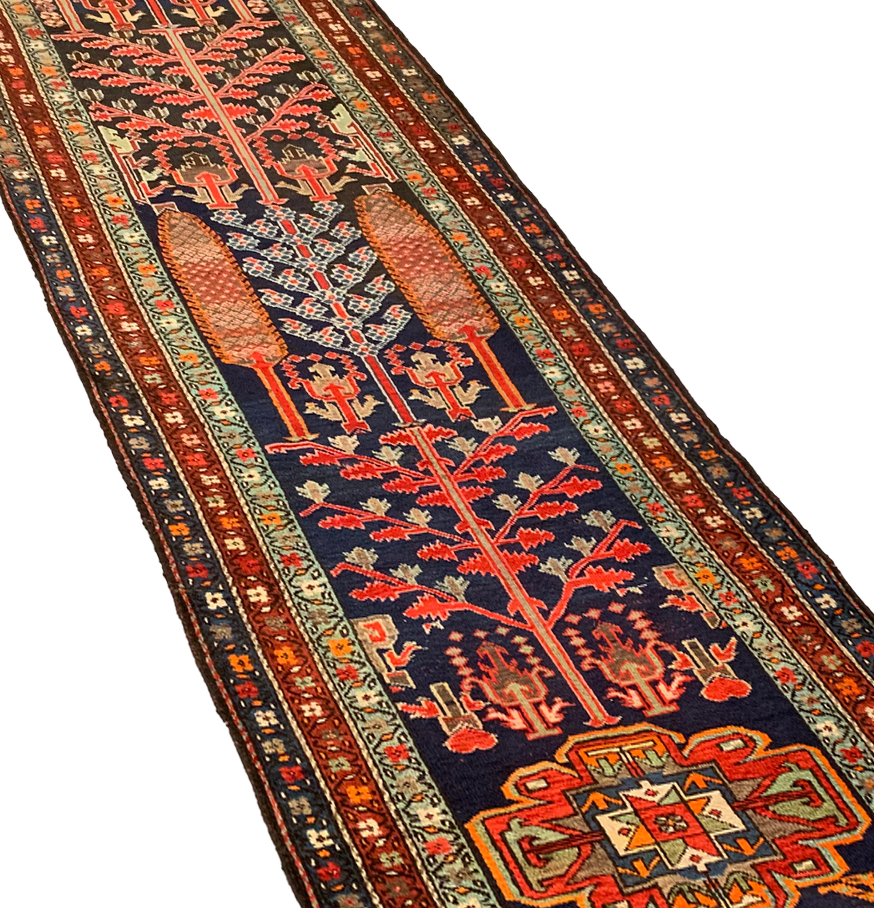 Antiker, handgefertigter, orientalischer, traditioneller, Stammeskunst-Teppich, Läufer (Pflanzlich gefärbt) im Angebot
