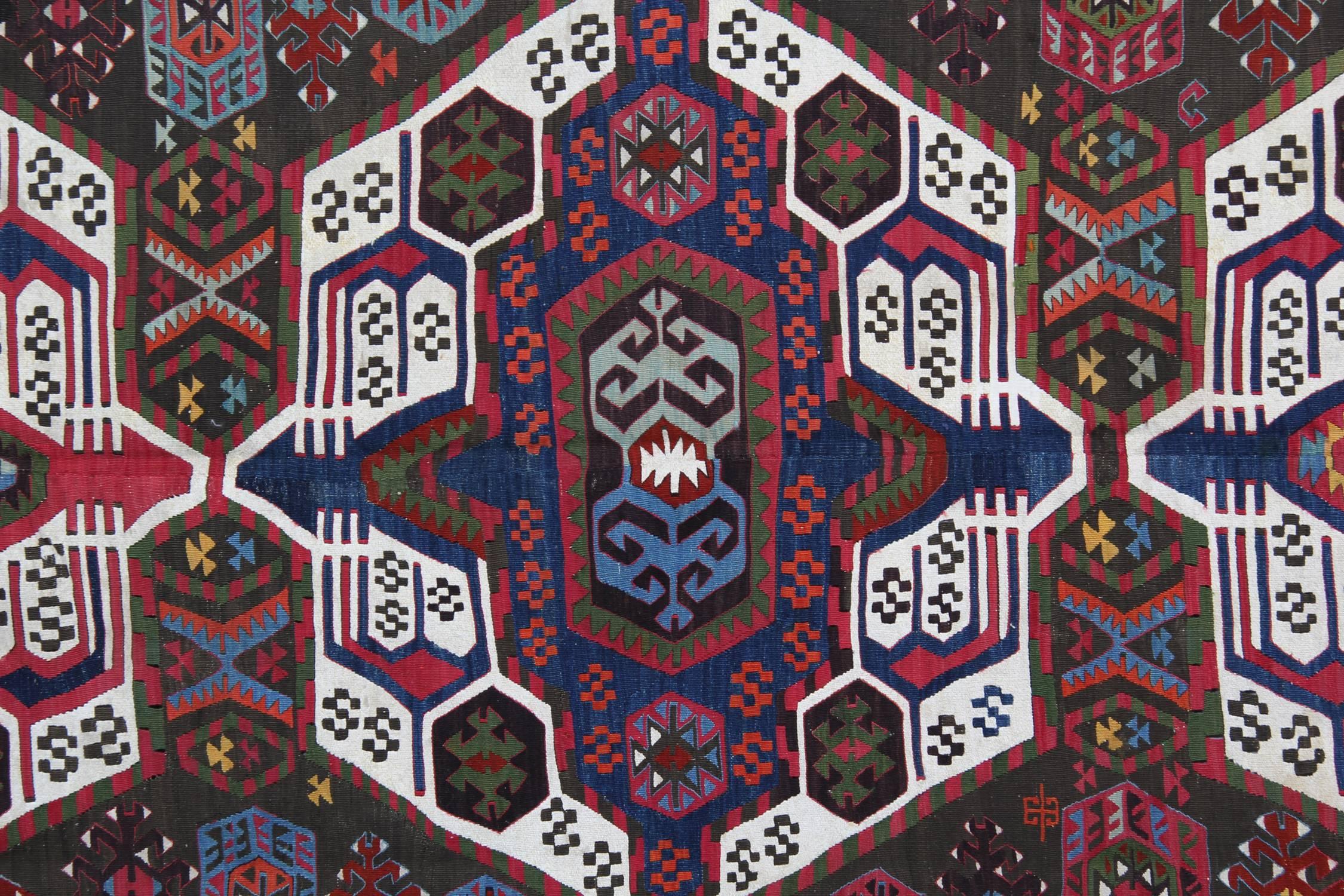Turc Tapis de couloir Kilim turc ancien de qualité, tapis géométrique fait à la main en vente