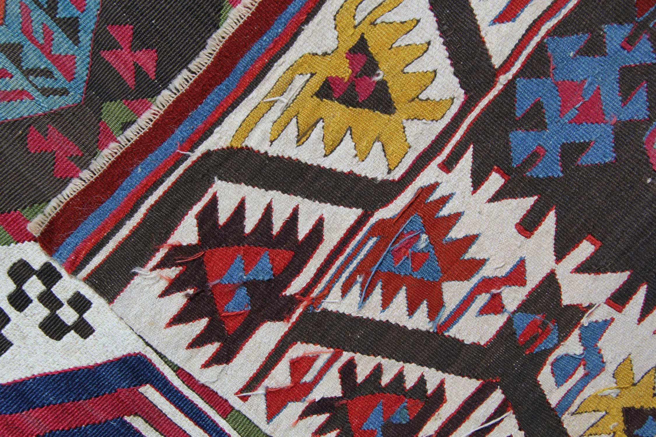 Tissage Tapis de couloir Kilim turc ancien de qualité, tapis géométrique fait à la main en vente