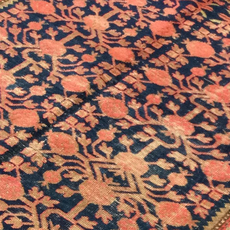 Khotan Antique Rug. Samarkand. Grenade Design. 2.70 x 1.50 m. For Sale