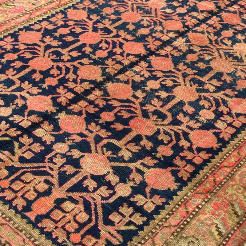 Antiker Teppich. Samarkand. Grenade Design. 2,70 x 1,50 m. (Handgeknüpft) im Angebot