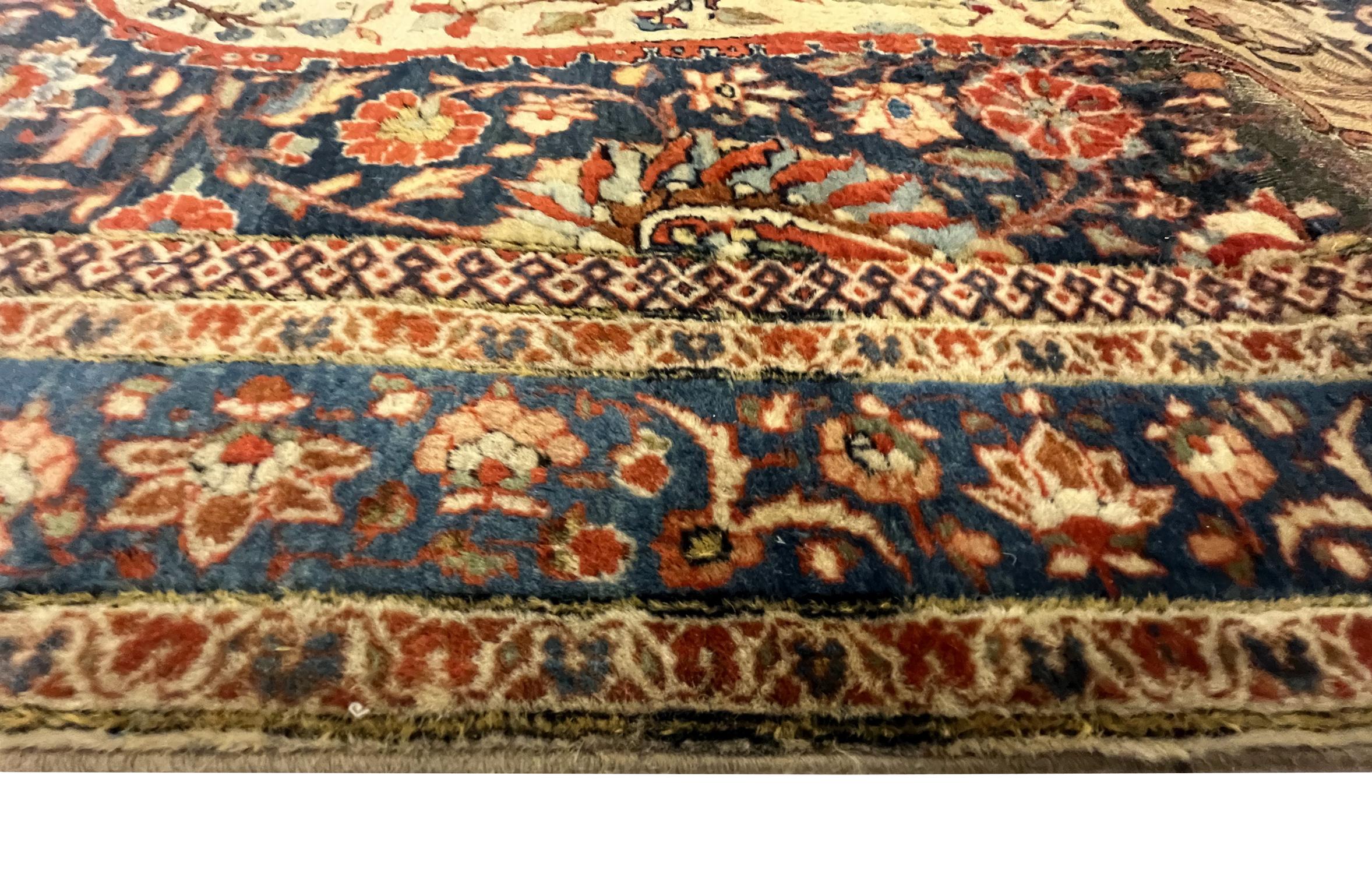 Antique Rug Traditional Carpet Large Wool Living-Room Rug In Excellent Condition For Sale In Hampshire, GB