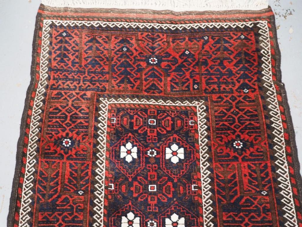 Antiker Teppich mit Mina Khani-Design, um 1900 (Persisch) im Angebot