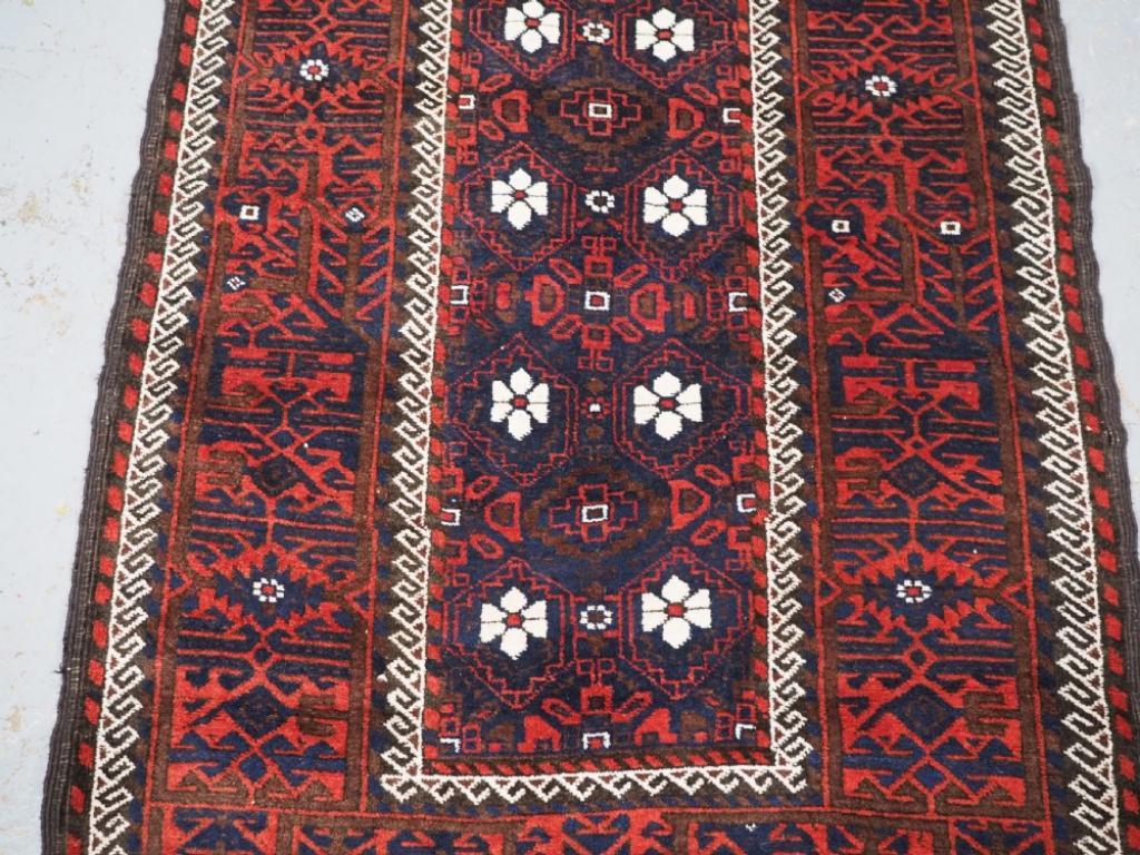 Antiker Teppich mit Mina Khani-Design, um 1900 (Gewebt) im Angebot