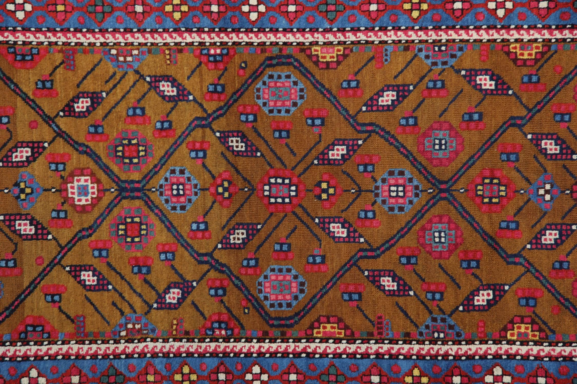 Art déco Tapis anciens, tapis de couloir caucasien en pure laine camel faits à la main, tapis orientaux en vente