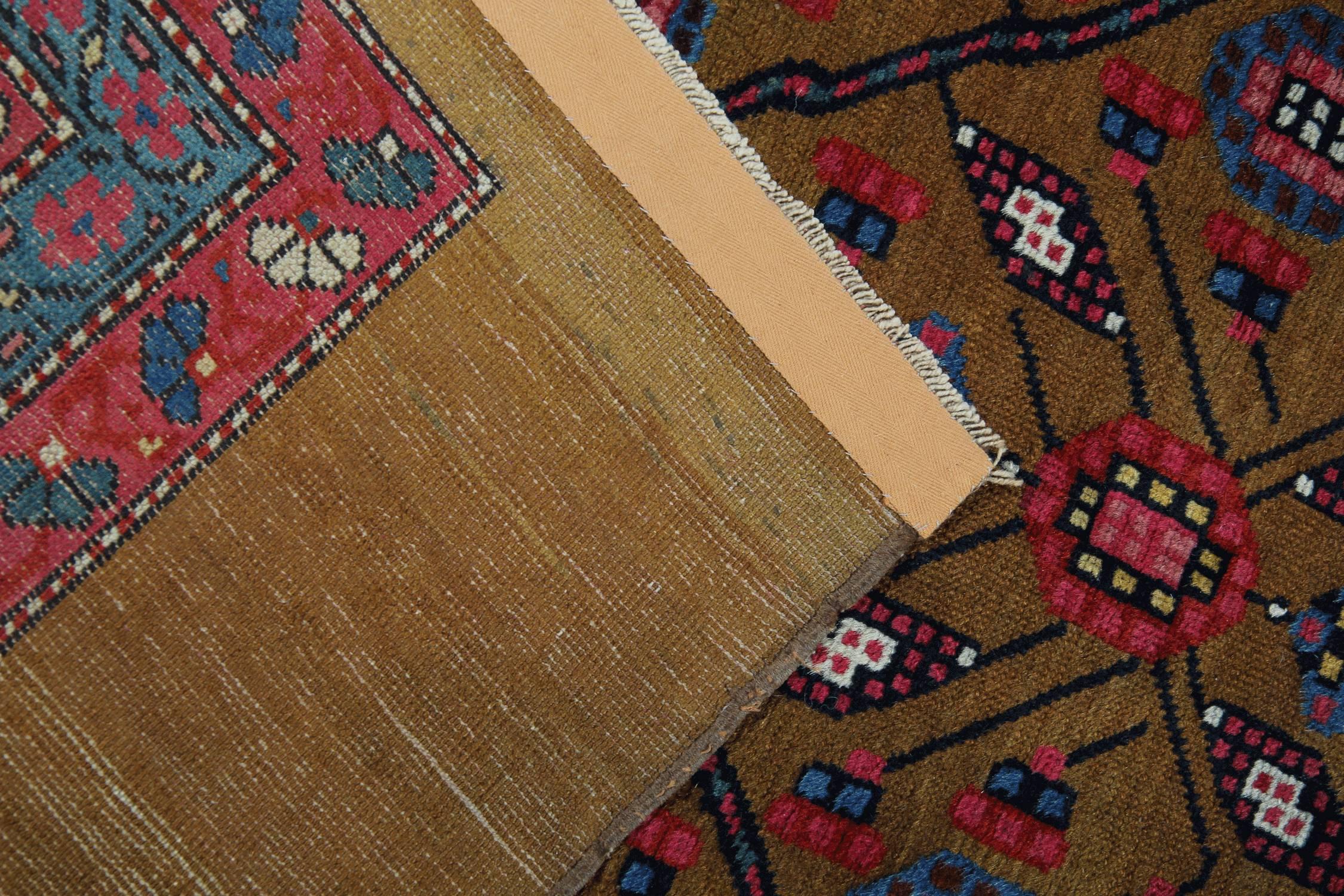 Caucasien Tapis anciens, tapis de couloir caucasien en pure laine camel faits à la main, tapis orientaux en vente