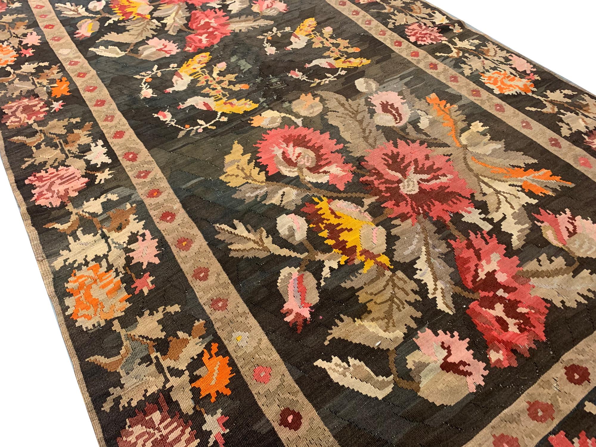 Antike Kaukasische Karabagh-Teppiche, handgewebter, geblümter, orientalischer Teppich (Moderne der Mitte des Jahrhunderts) im Angebot
