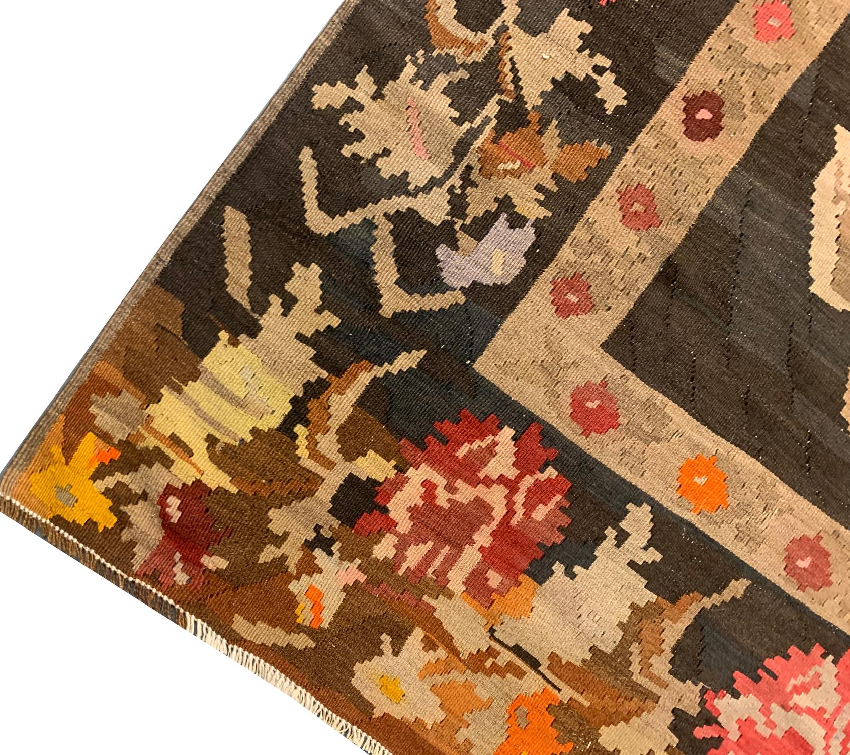 Antike Kaukasische Karabagh-Teppiche, handgewebter, geblümter, orientalischer Teppich (Aserbaidschanisch) im Angebot