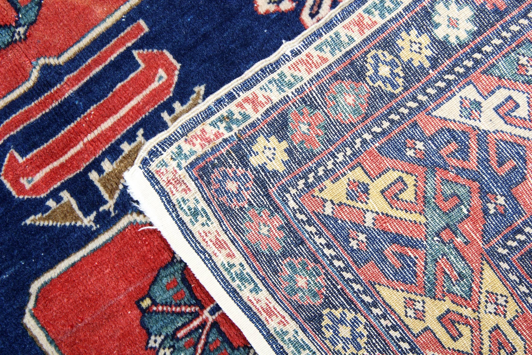 Antike Teppiche Kaukasischer traditioneller Teppich, handgefertigter Teppich Orientalischer Teppich (Pflanzlich gefärbt) im Angebot